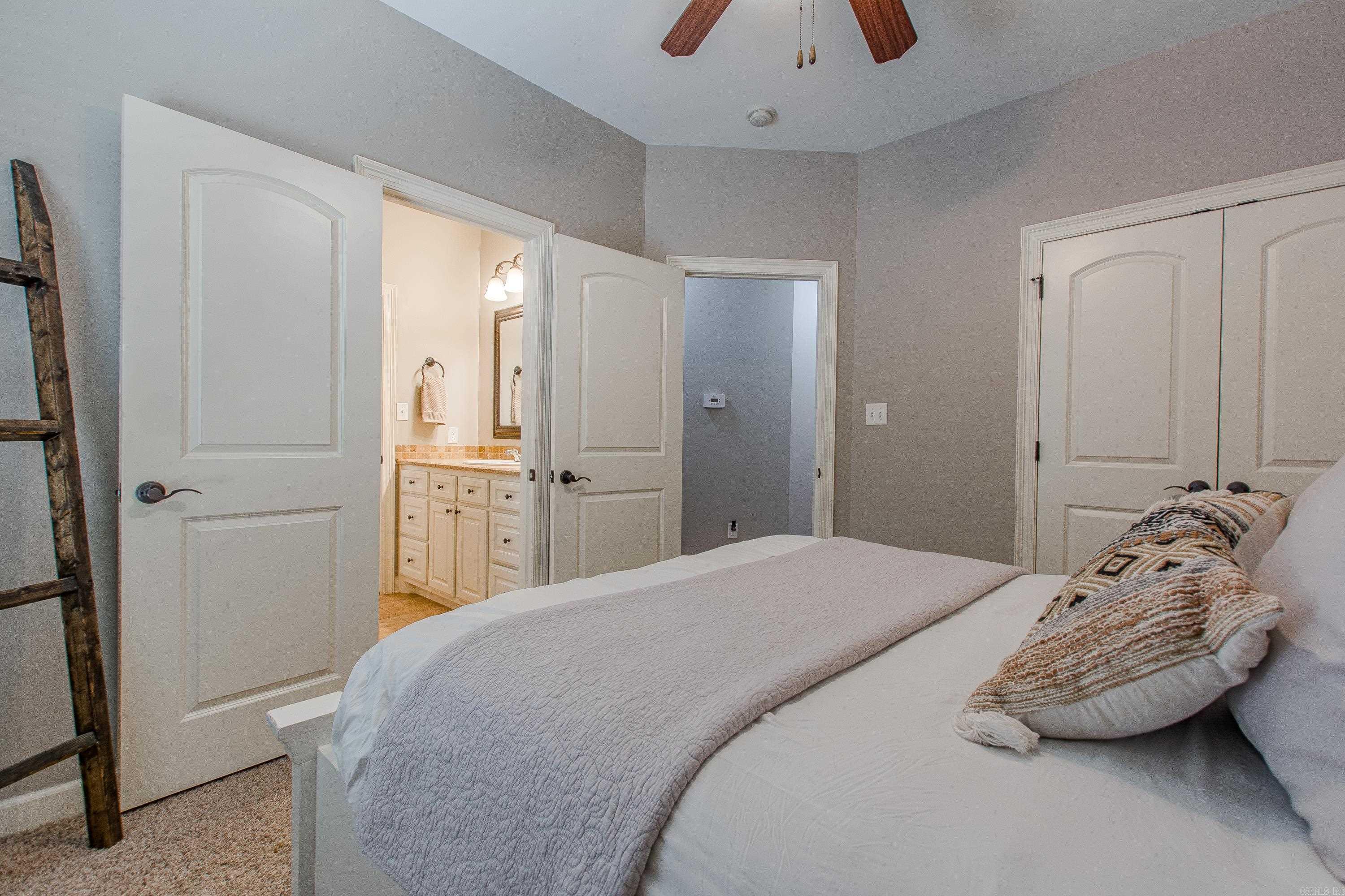 3611 Robinwood Circle