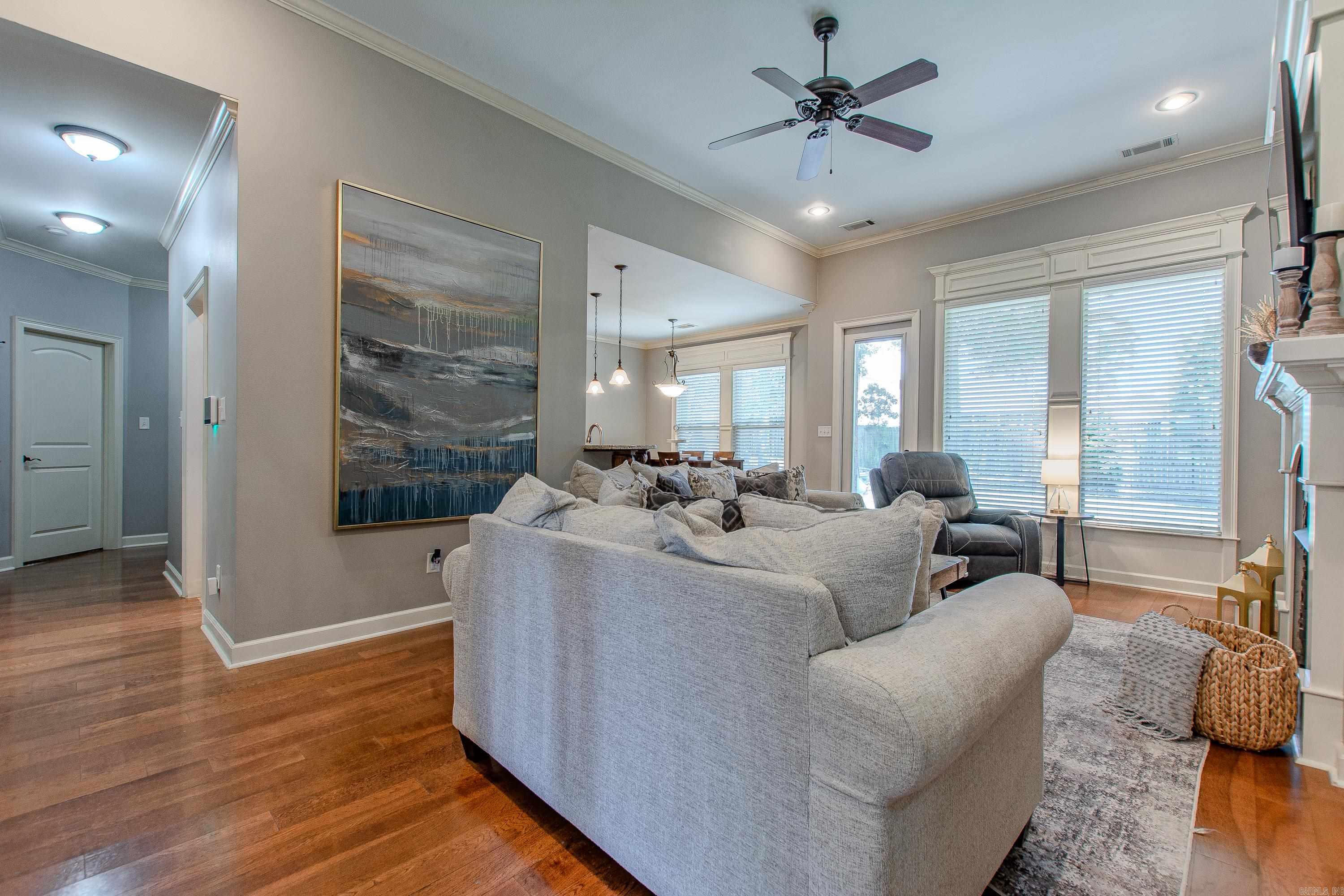 3611 Robinwood Circle