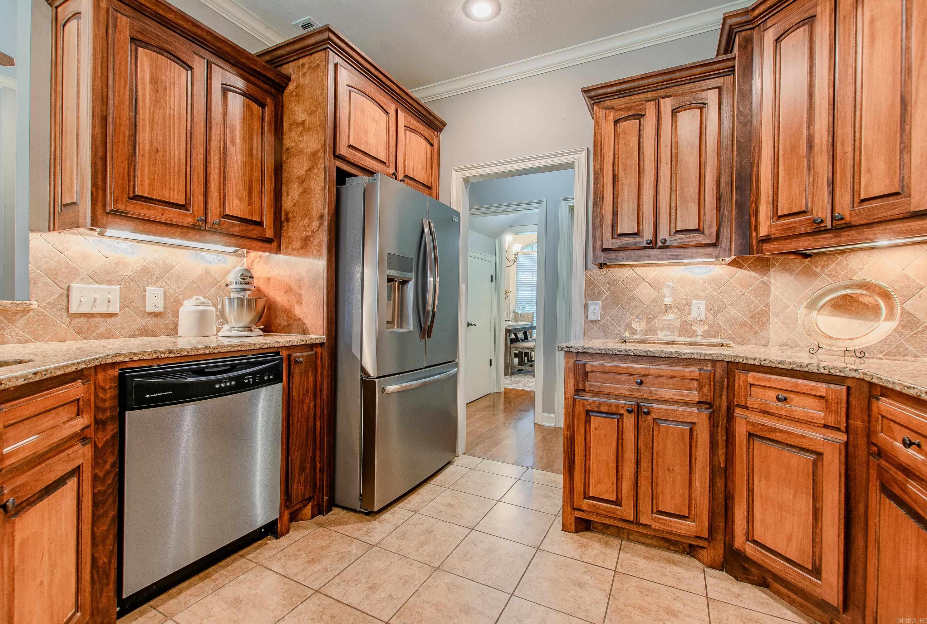 3611 Robinwood Circle