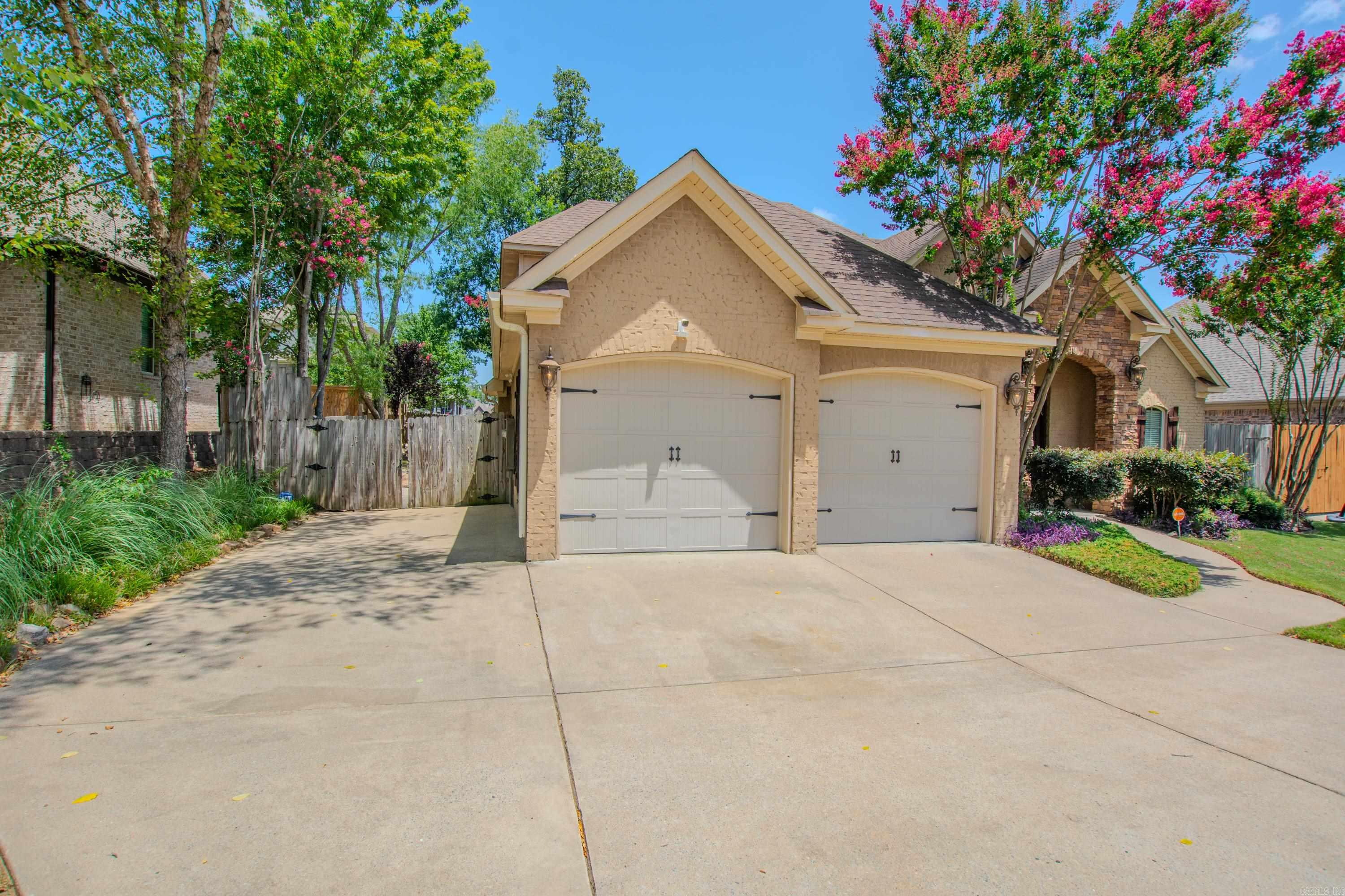 3611 Robinwood Circle