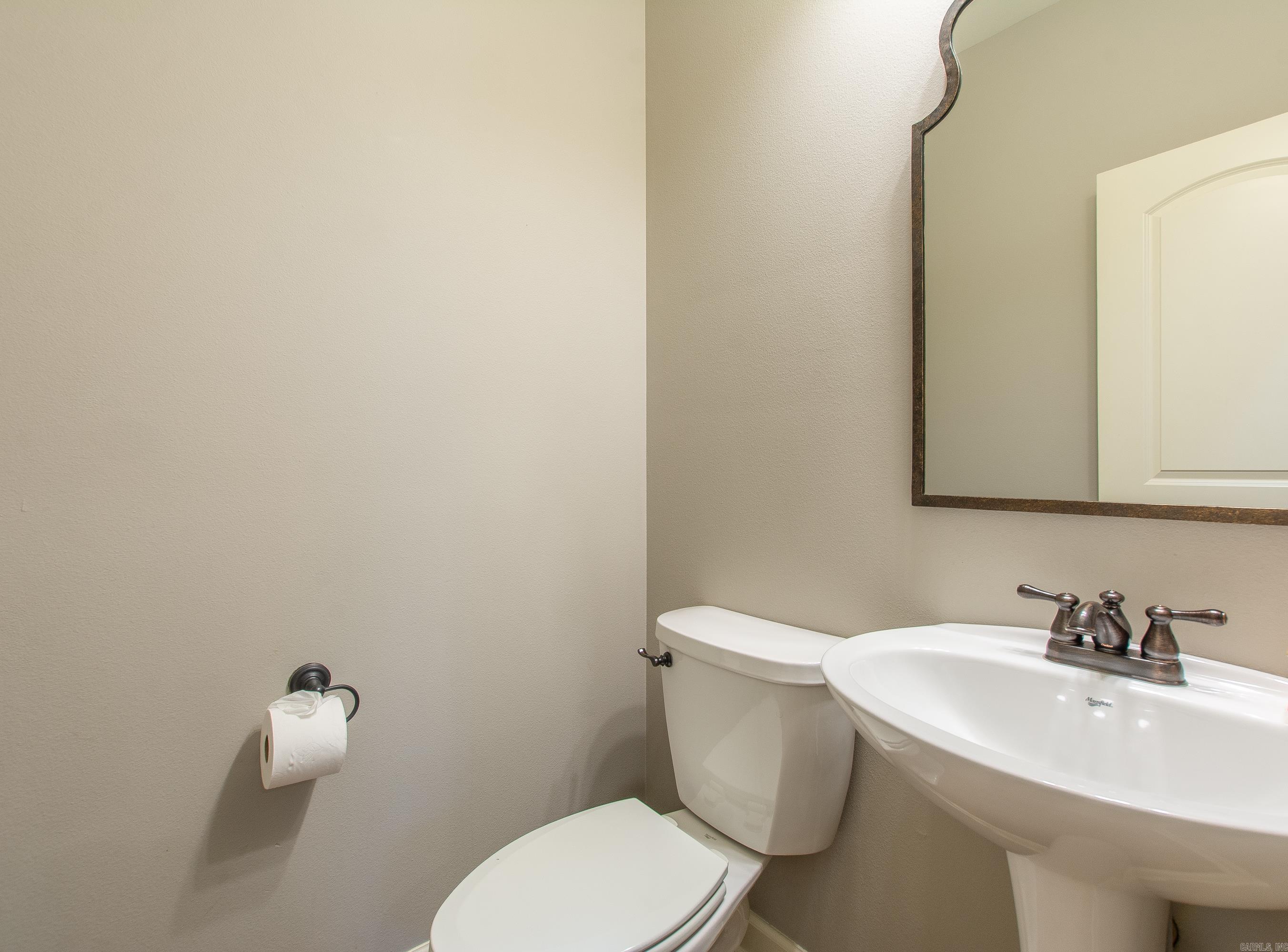 3611 Robinwood Circle