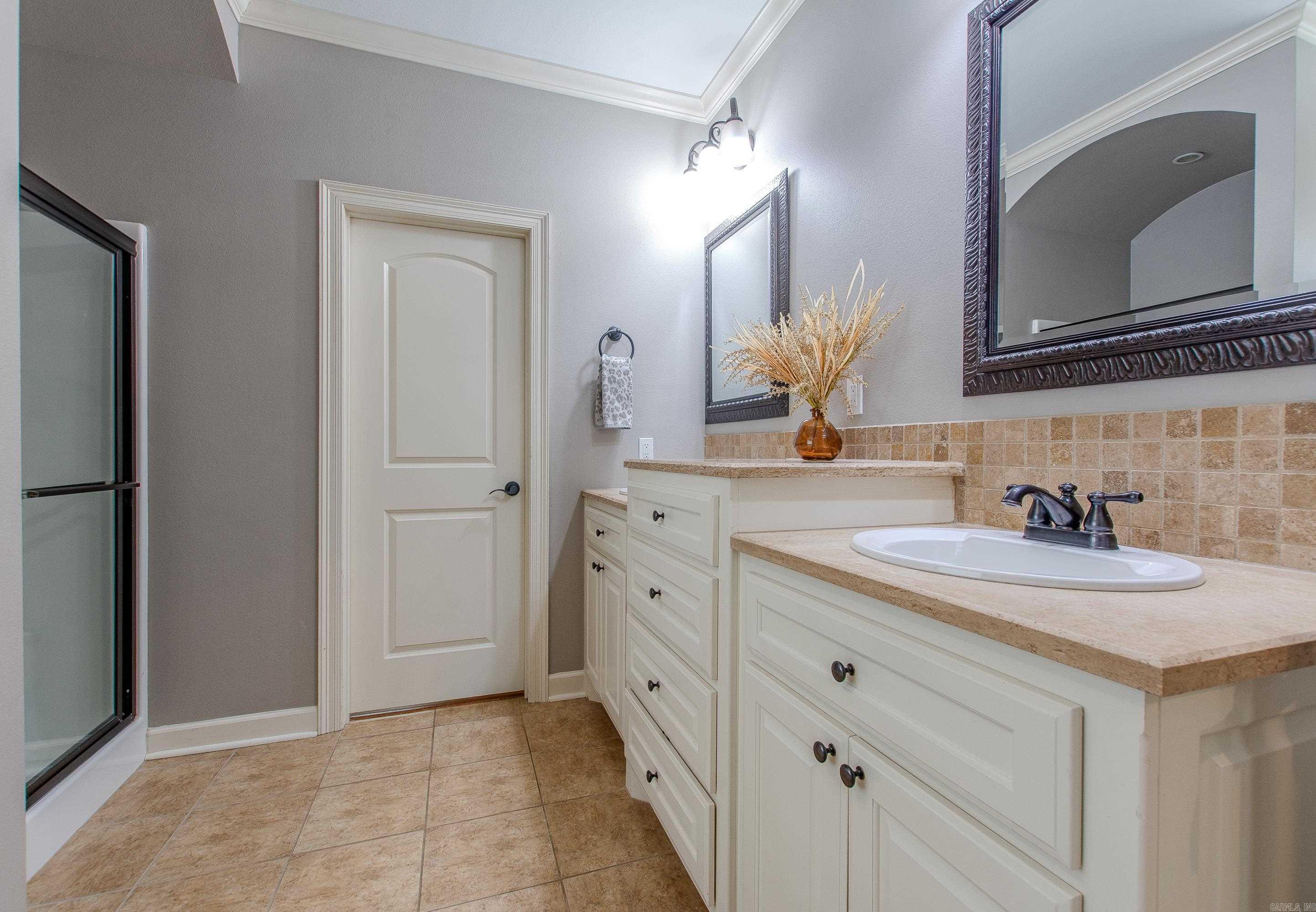 3611 Robinwood Circle