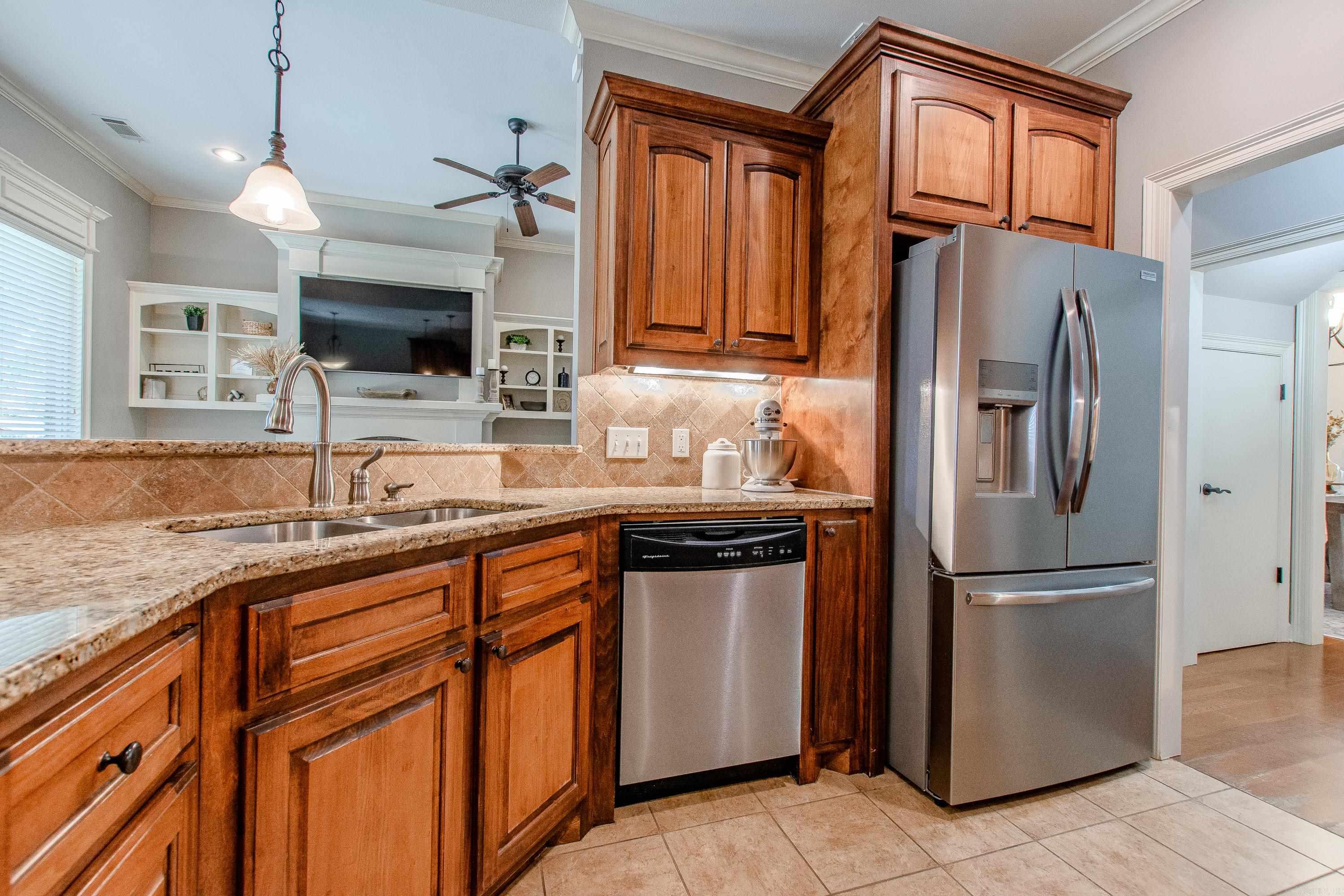 3611 Robinwood Circle