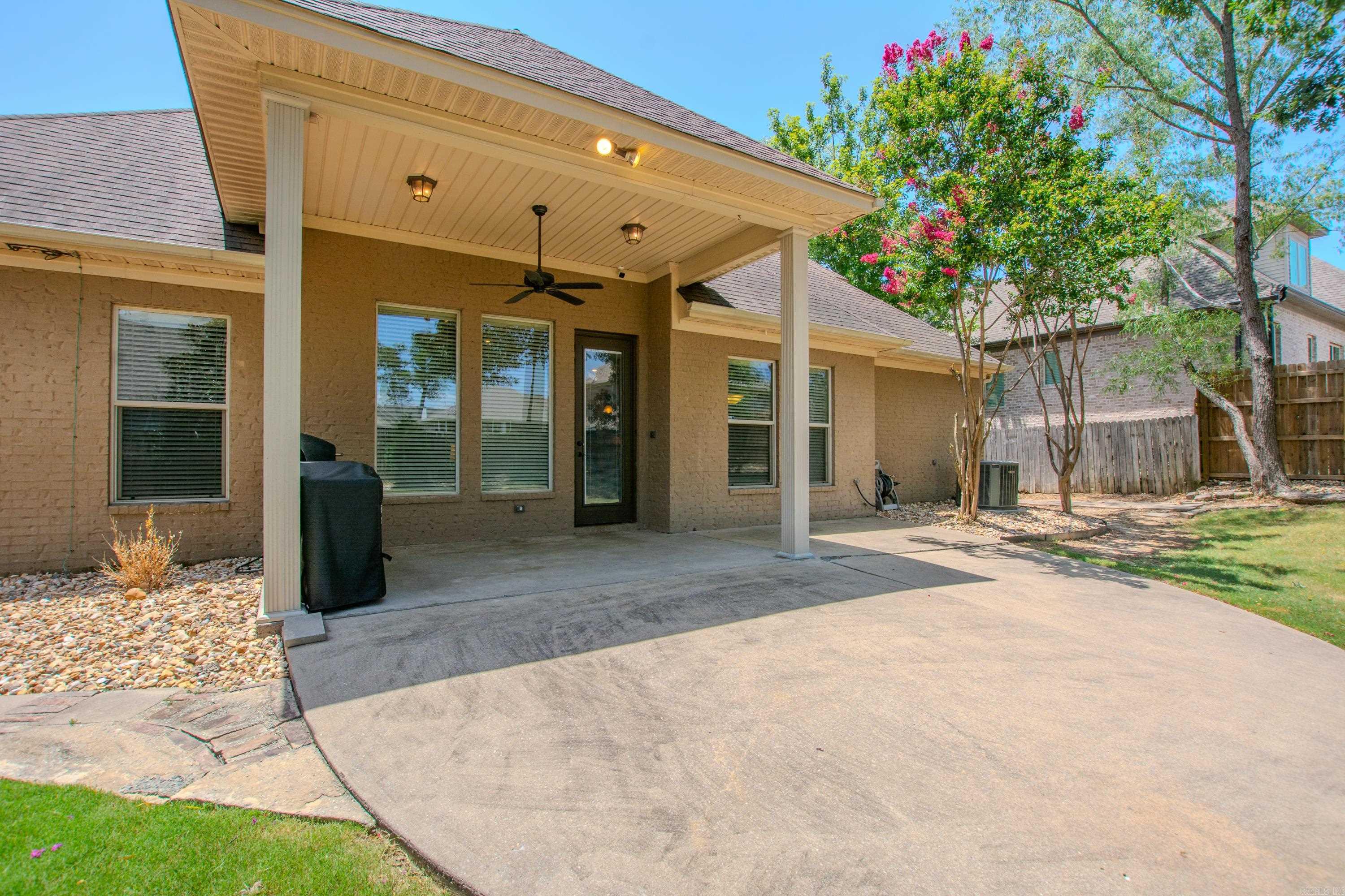 3611 Robinwood Circle