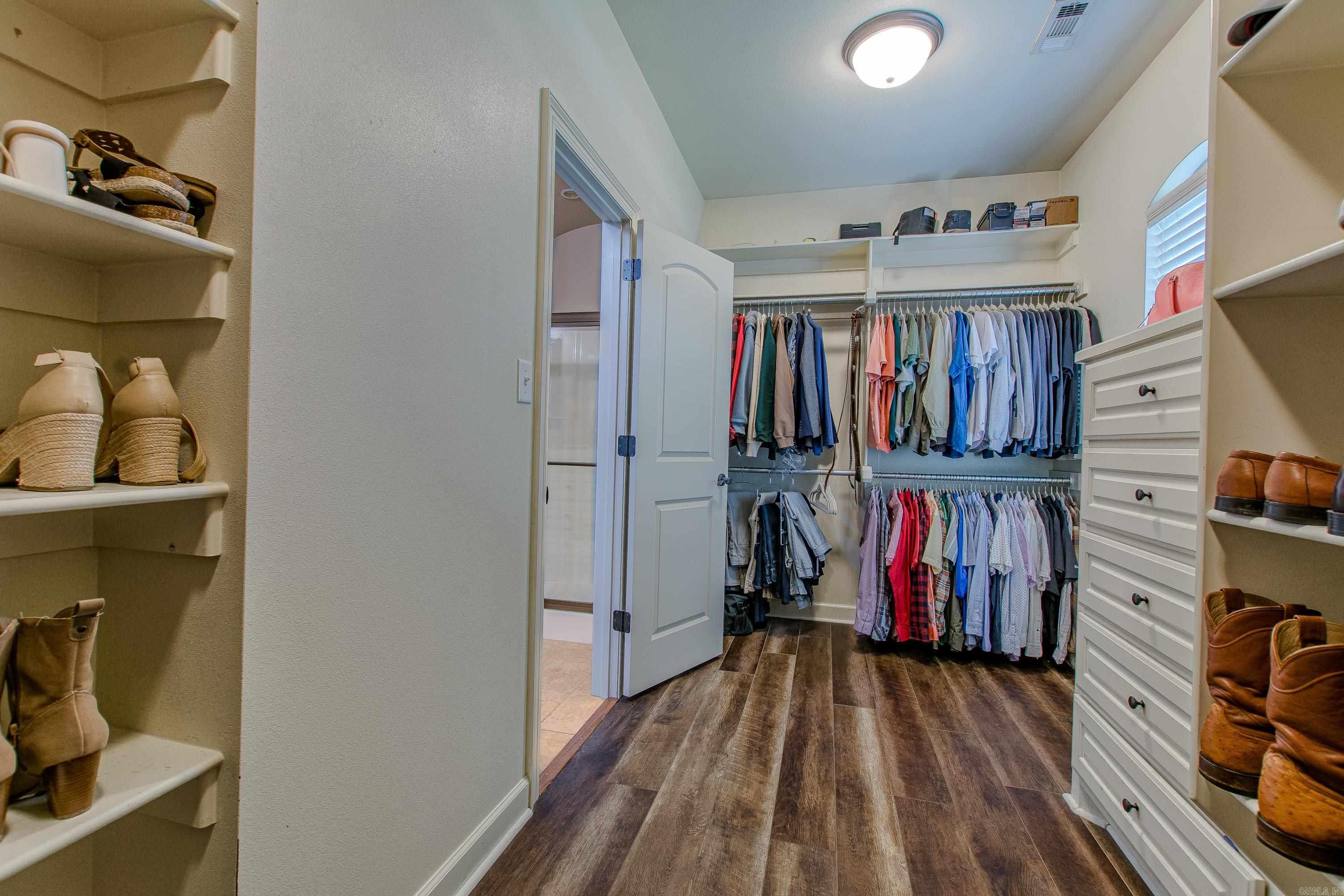 3611 Robinwood Circle