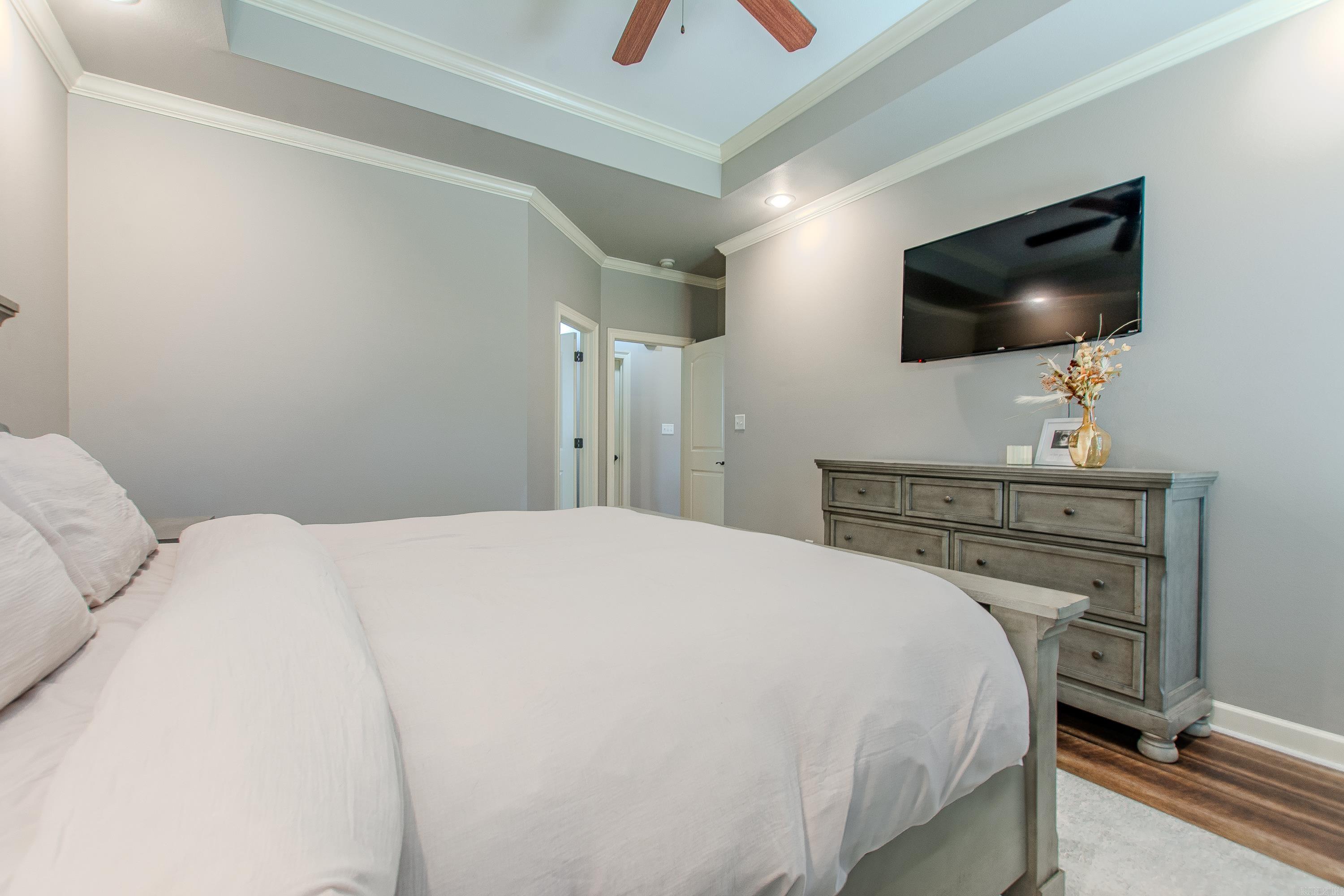 3611 Robinwood Circle