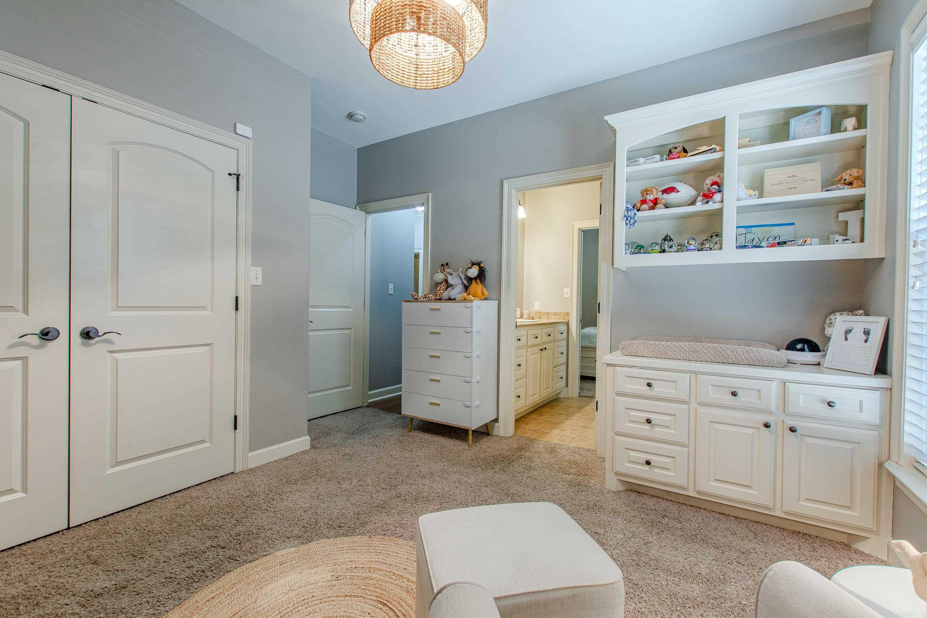 3611 Robinwood Circle