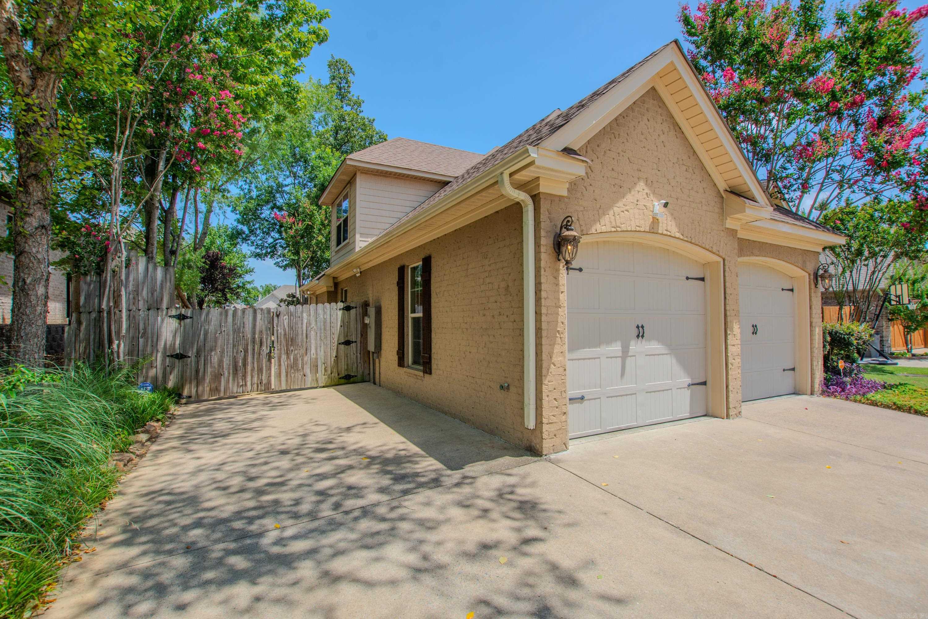 3611 Robinwood Circle