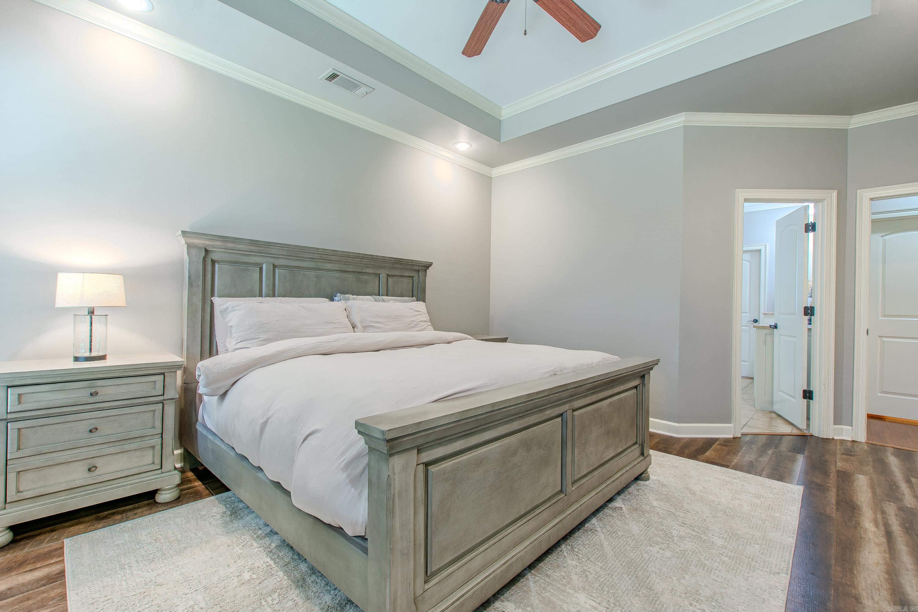 3611 Robinwood Circle