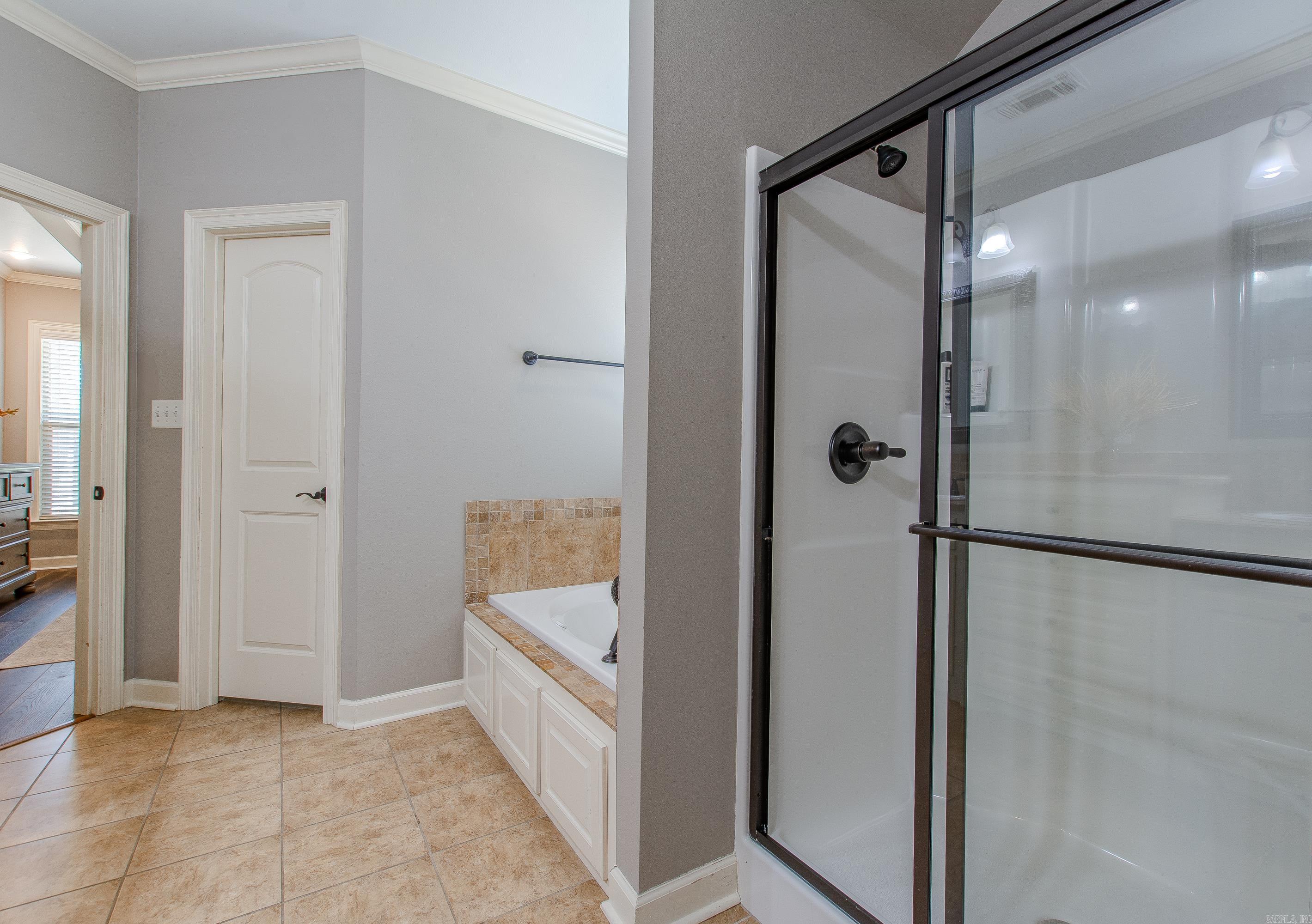 3611 Robinwood Circle