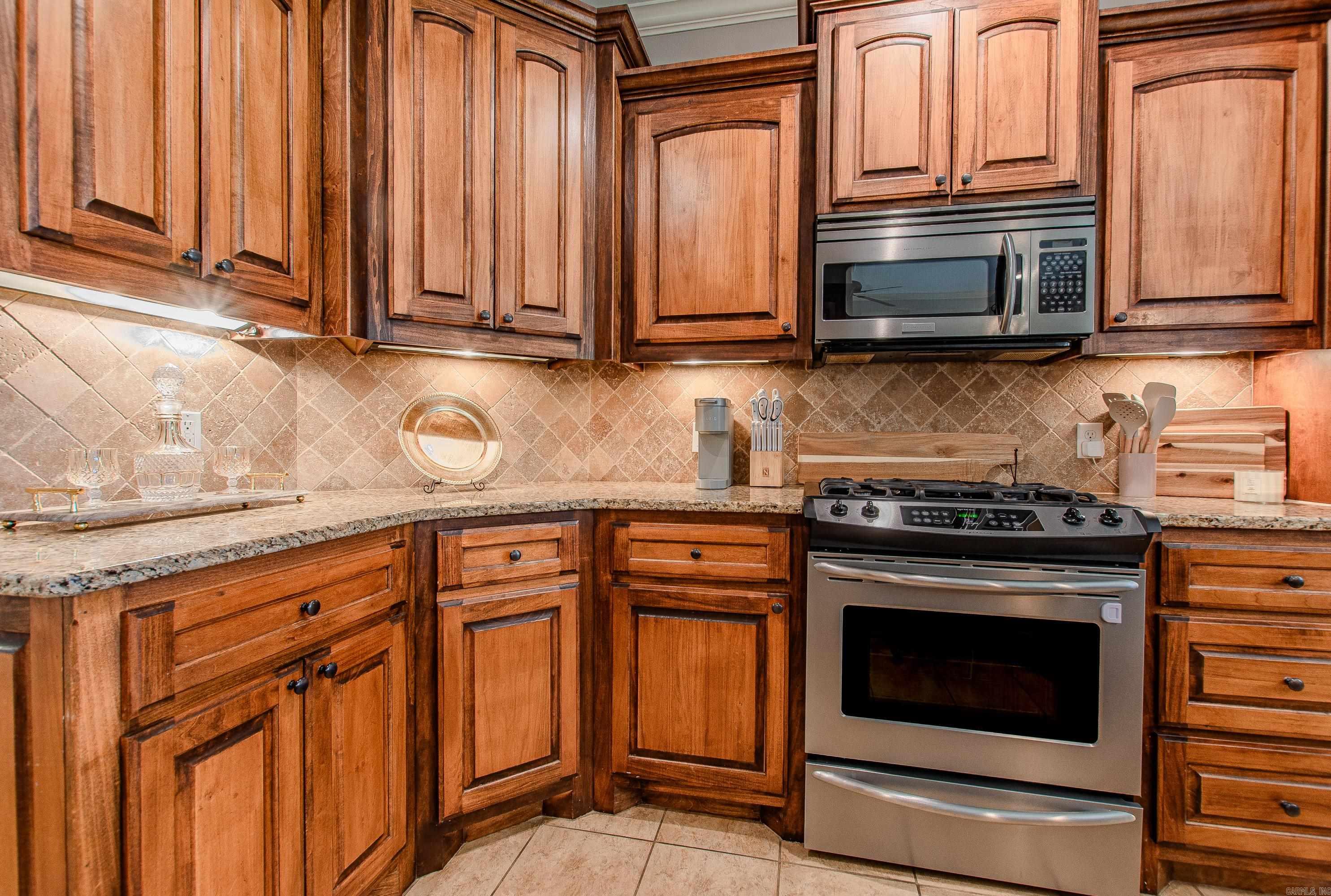 3611 Robinwood Circle