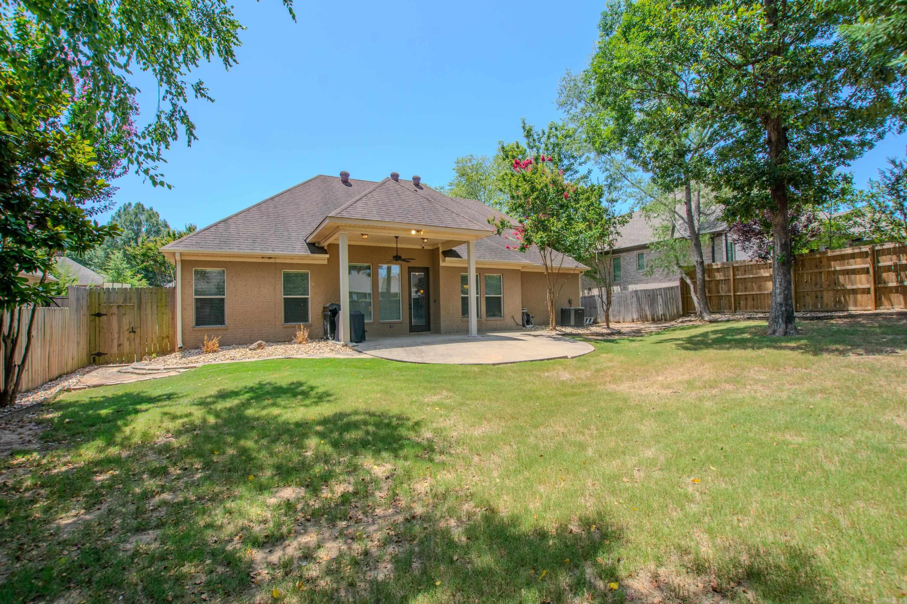 3611 Robinwood Circle