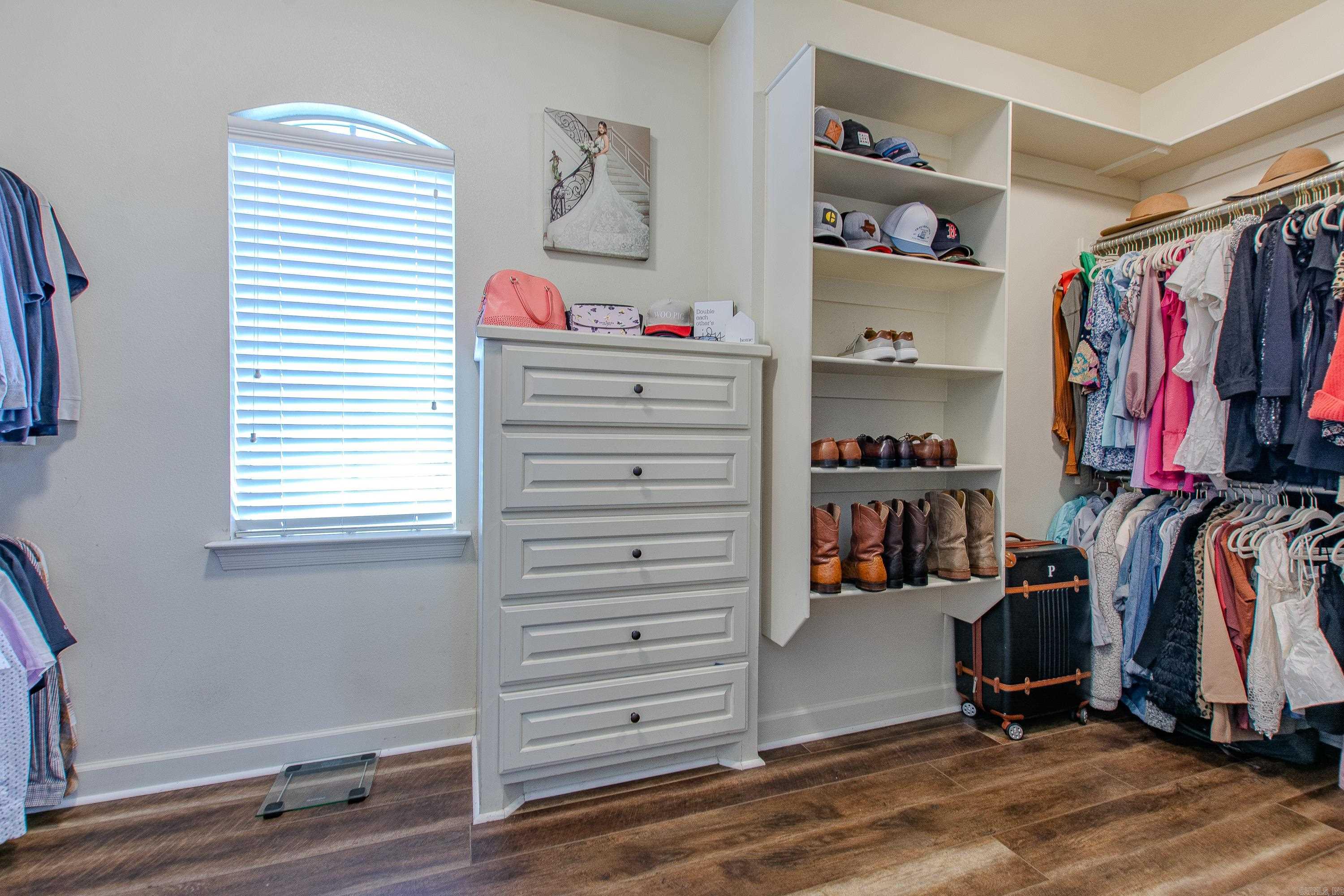 3611 Robinwood Circle