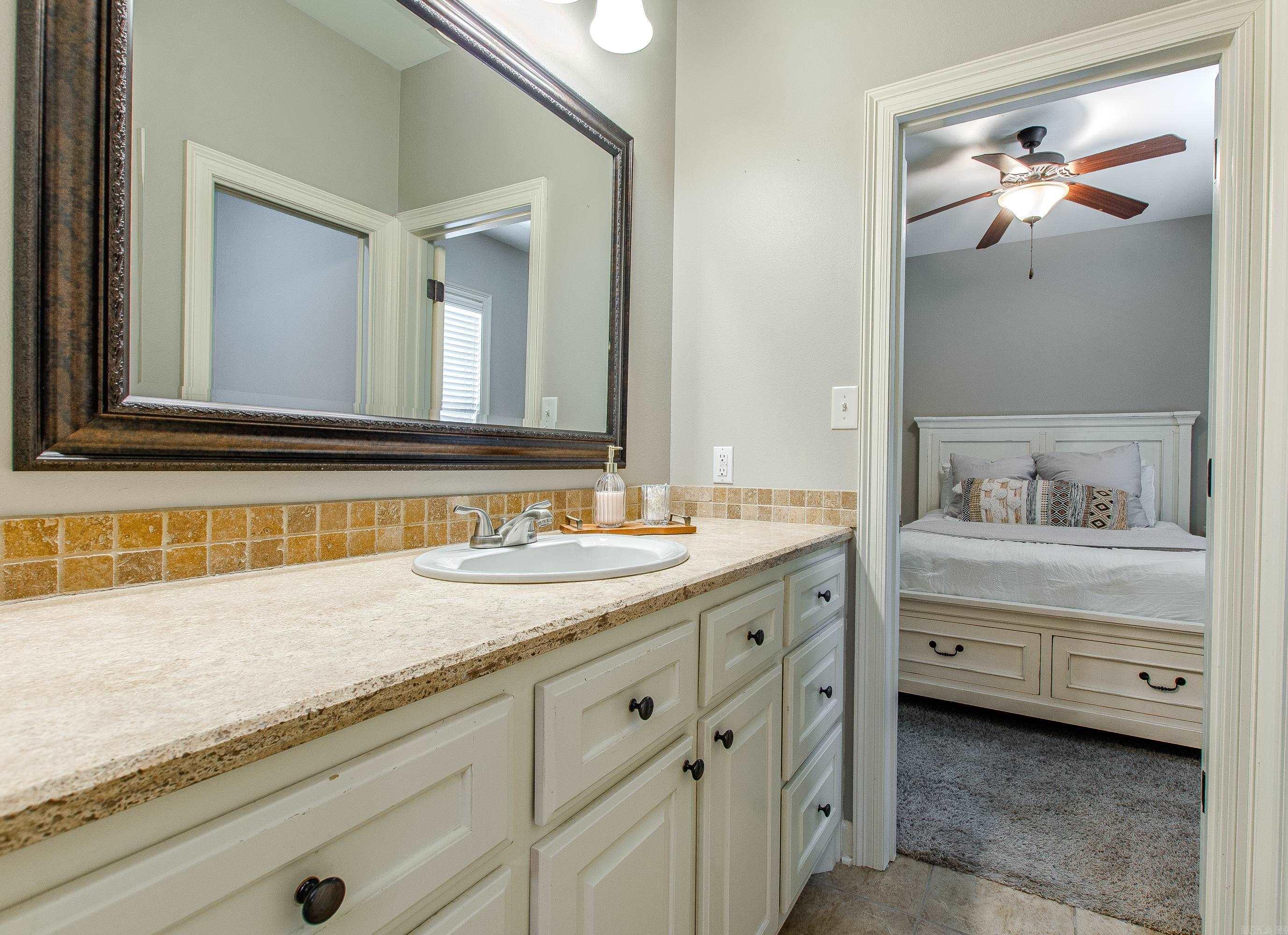 3611 Robinwood Circle