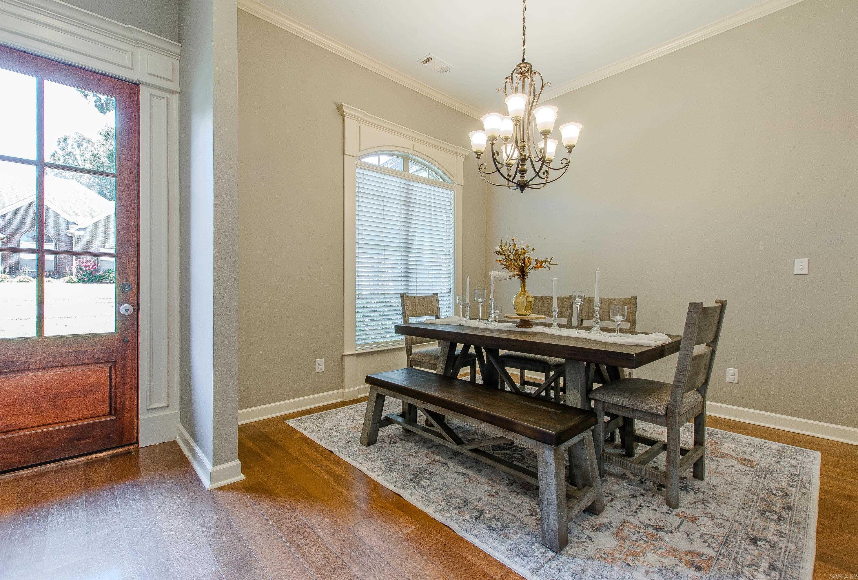 3611 Robinwood Circle