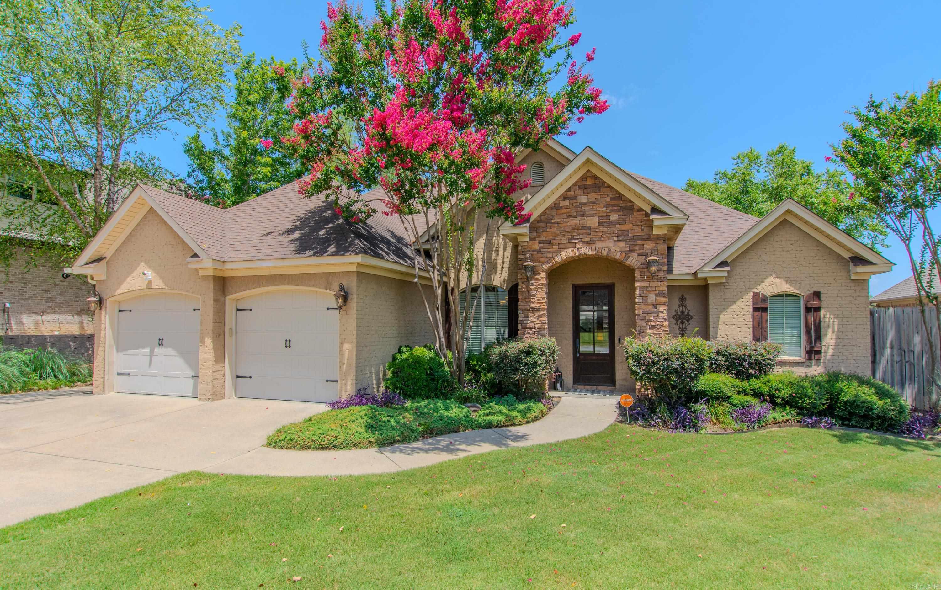 3611 Robinwood Circle