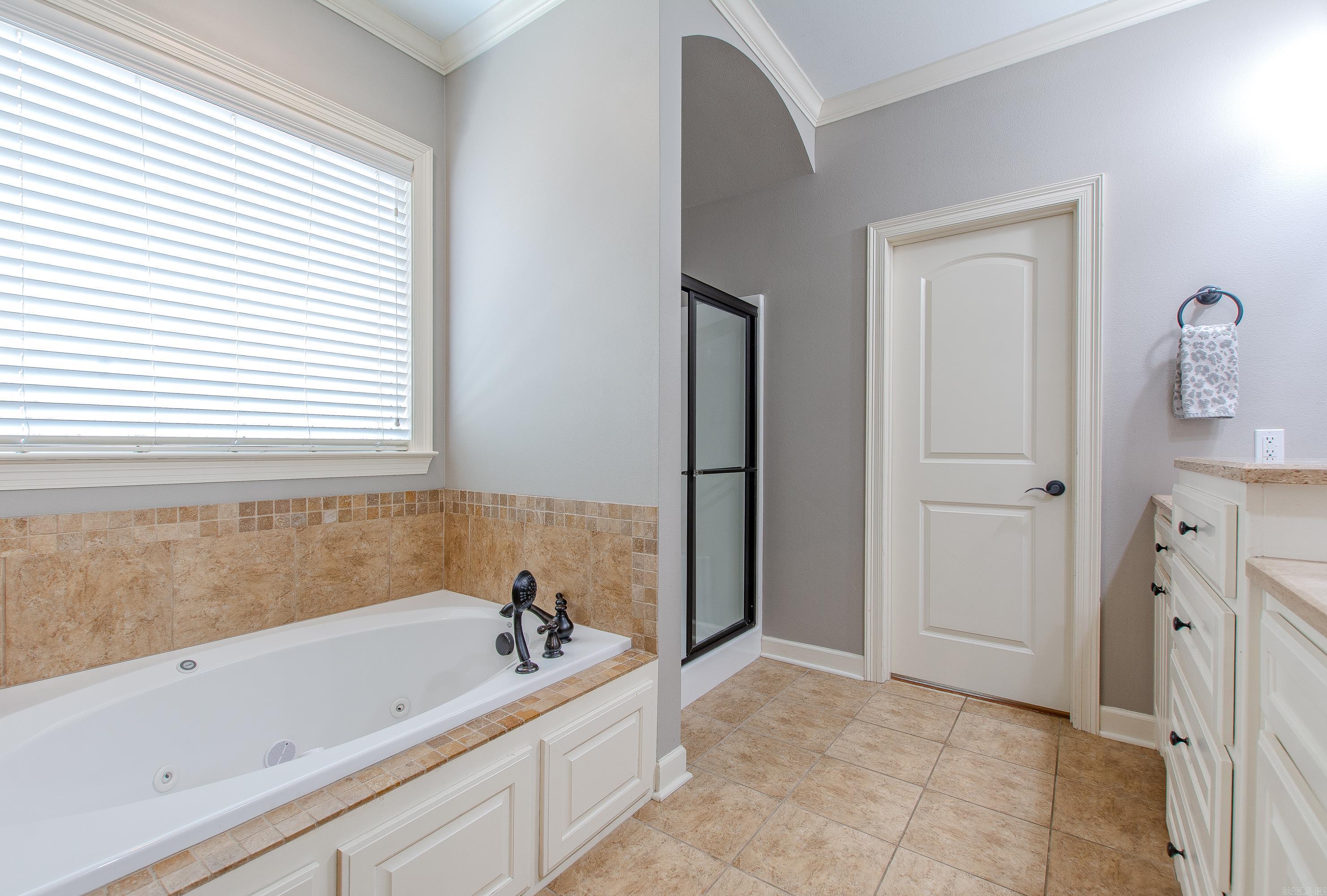 3611 Robinwood Circle