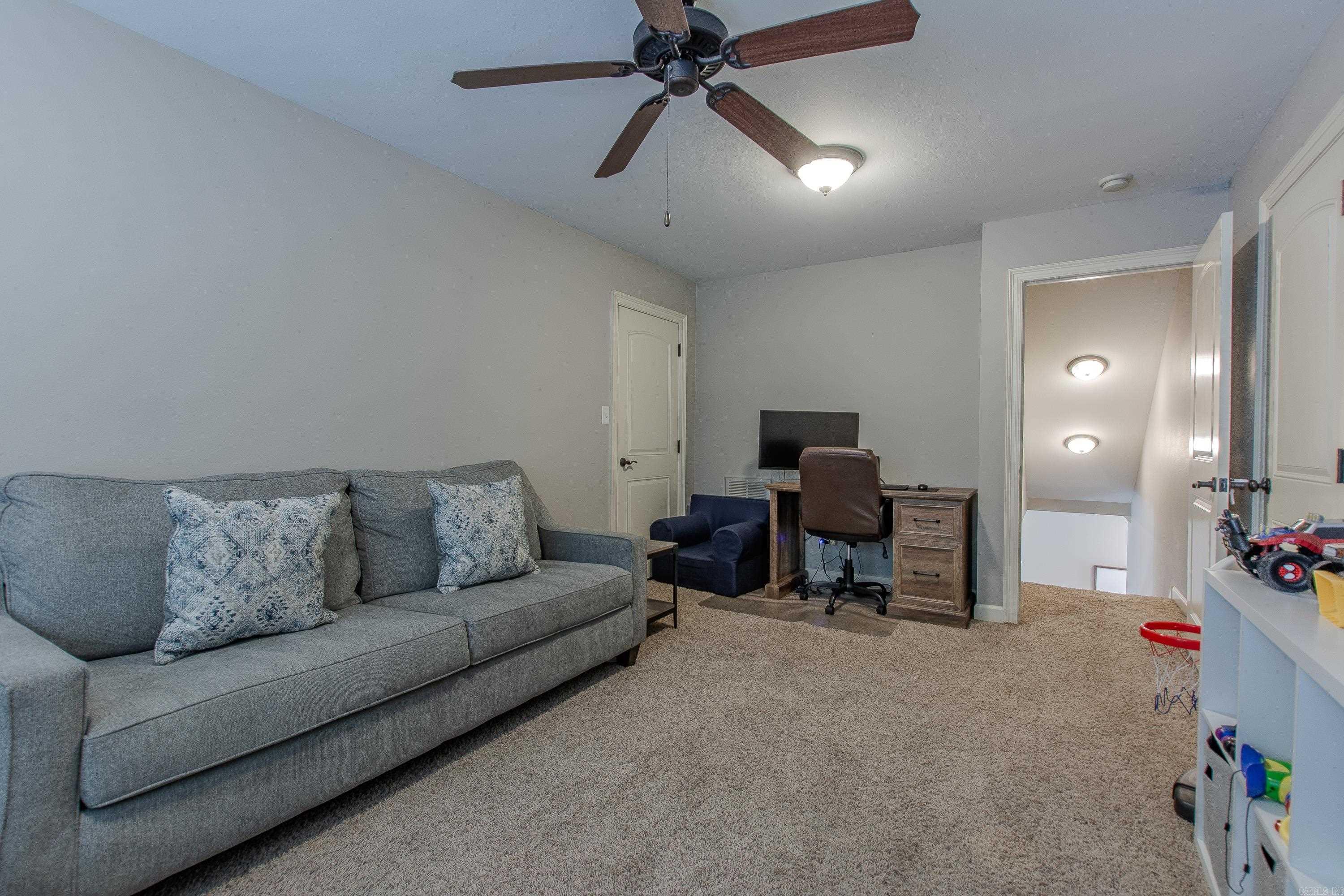 3611 Robinwood Circle