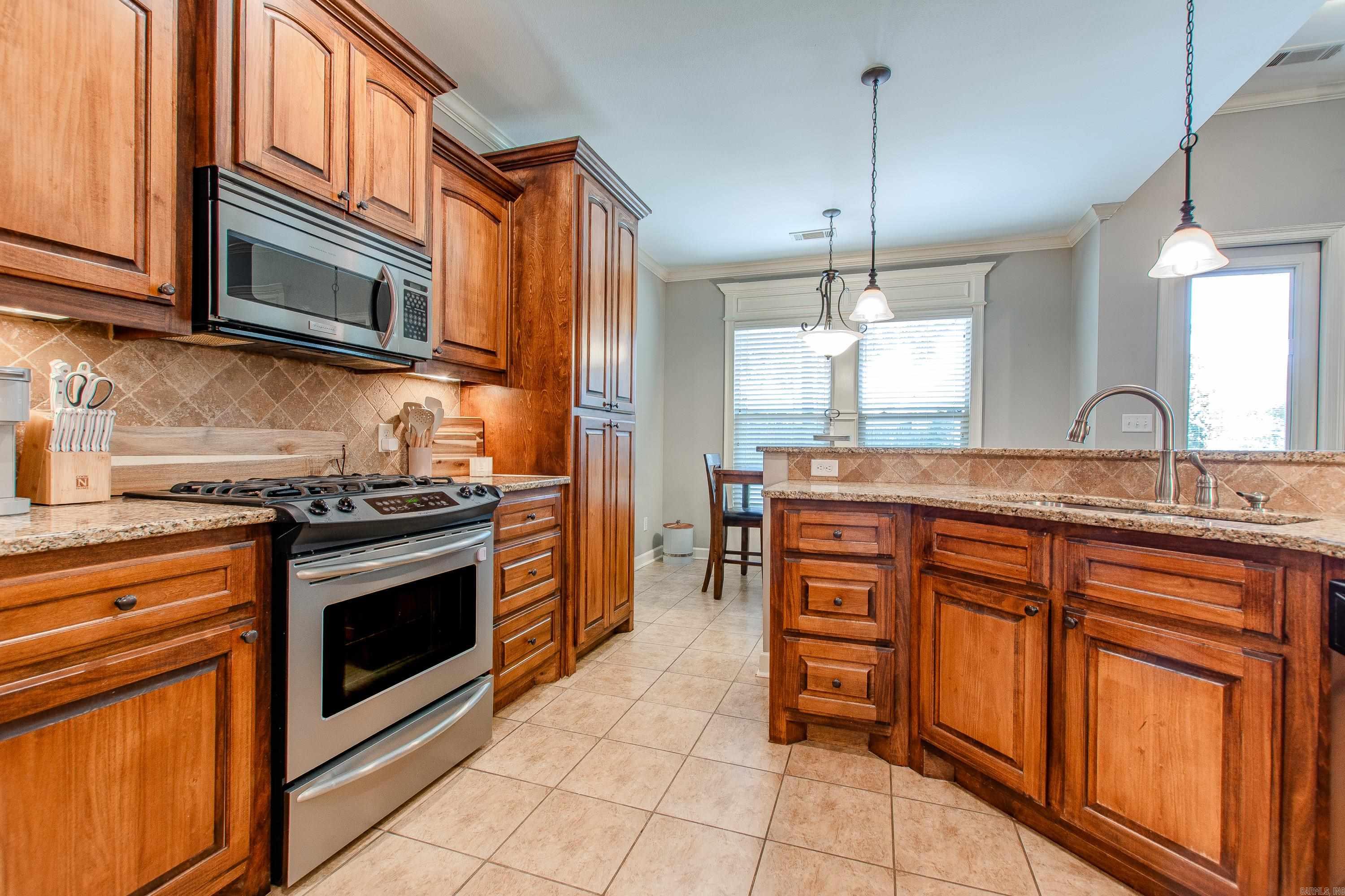 3611 Robinwood Circle