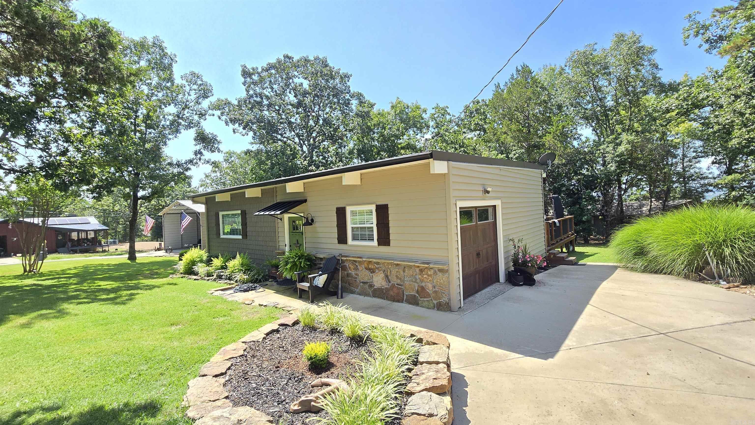 102 Tee Pee Trail Corner