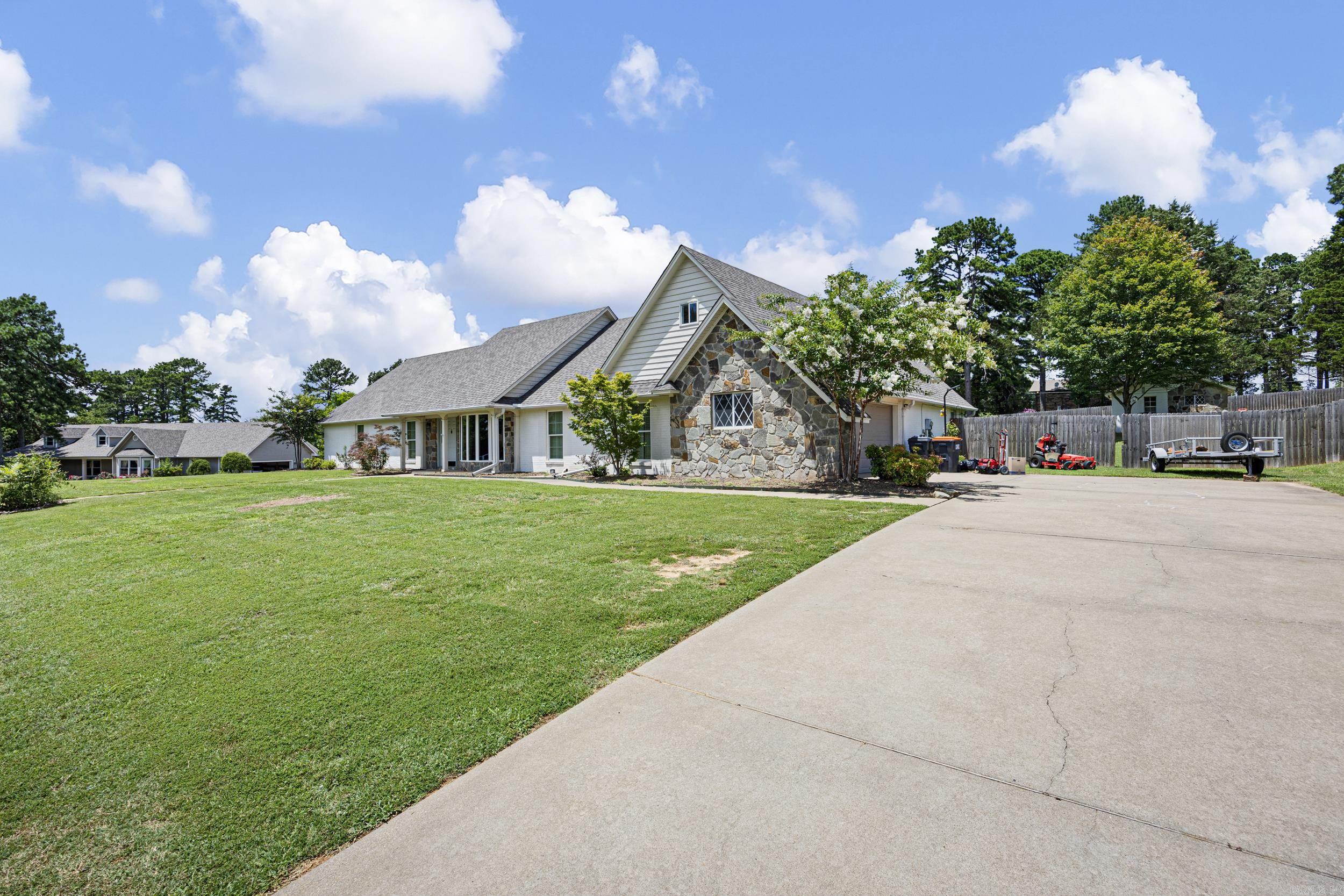 2916 Highland Dr