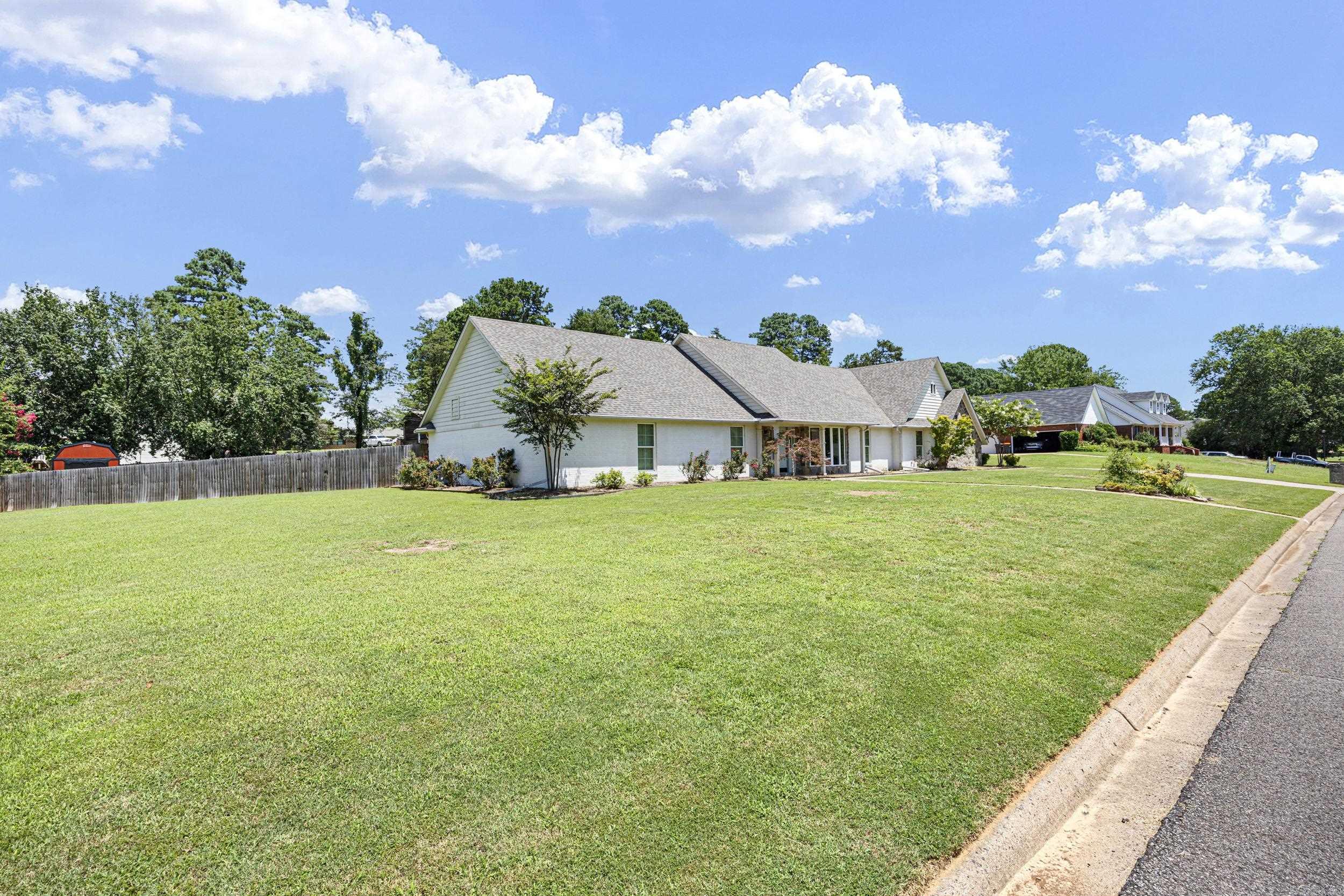 2916 Highland Dr