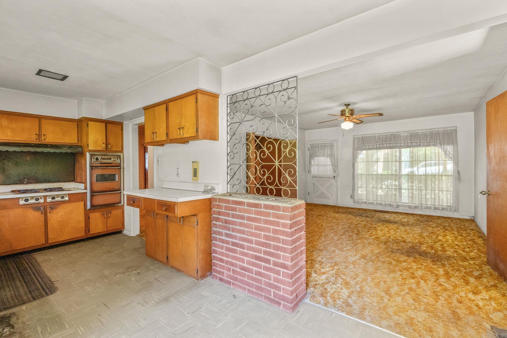 1927 Arrowhead Road