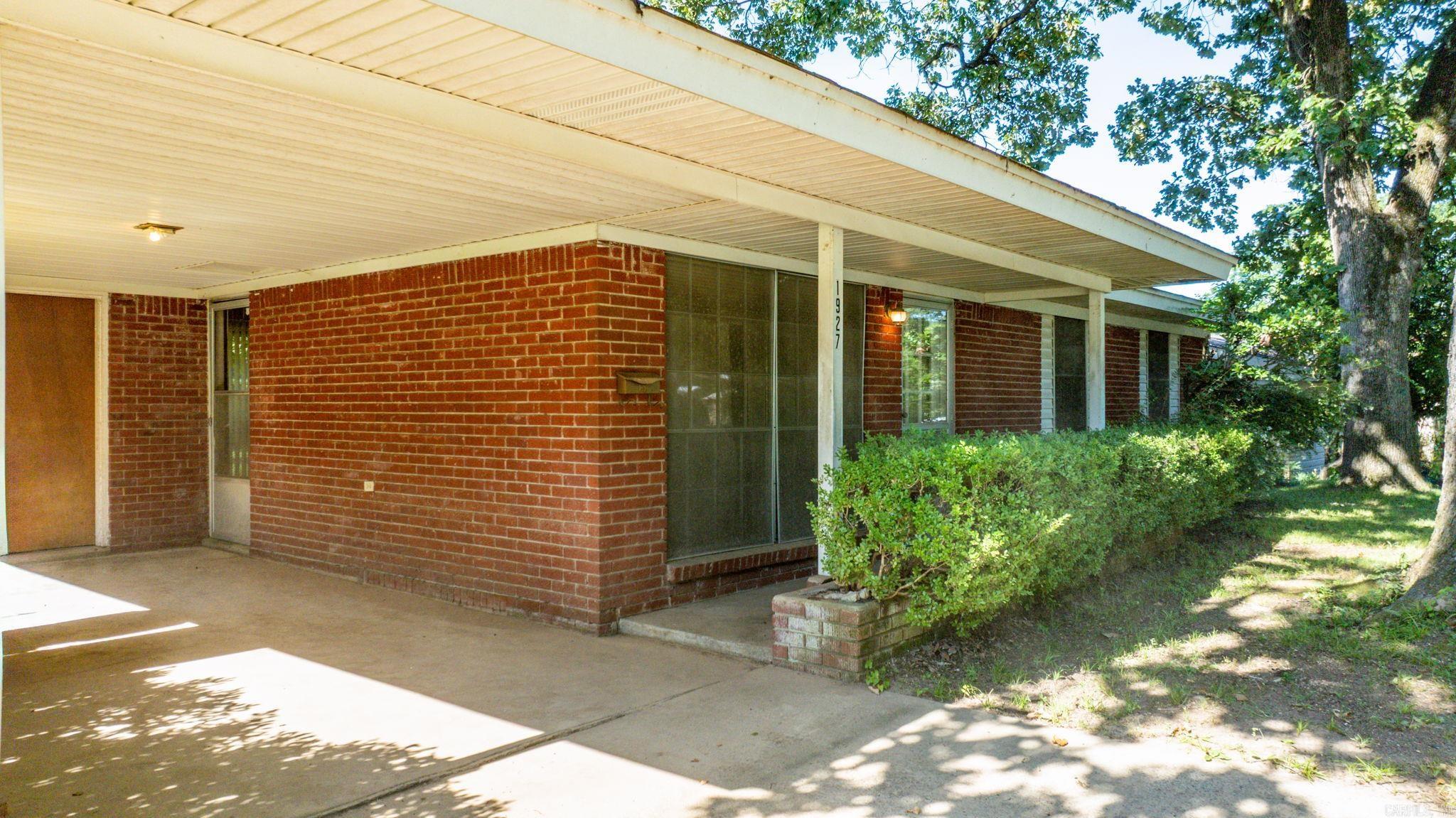 1927 Arrowhead Road