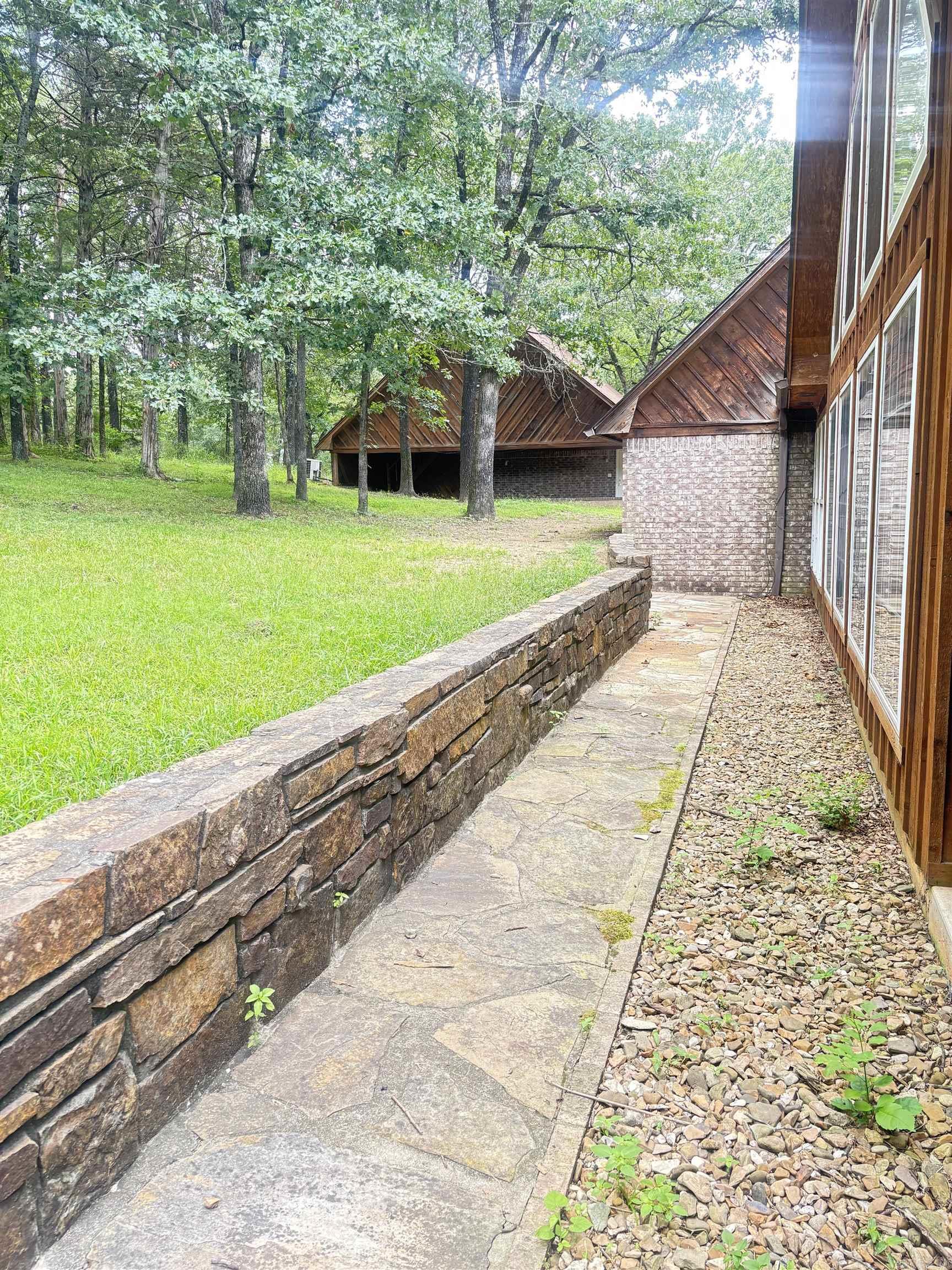 13 Artesian Well Road