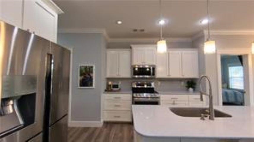 200 Redwood