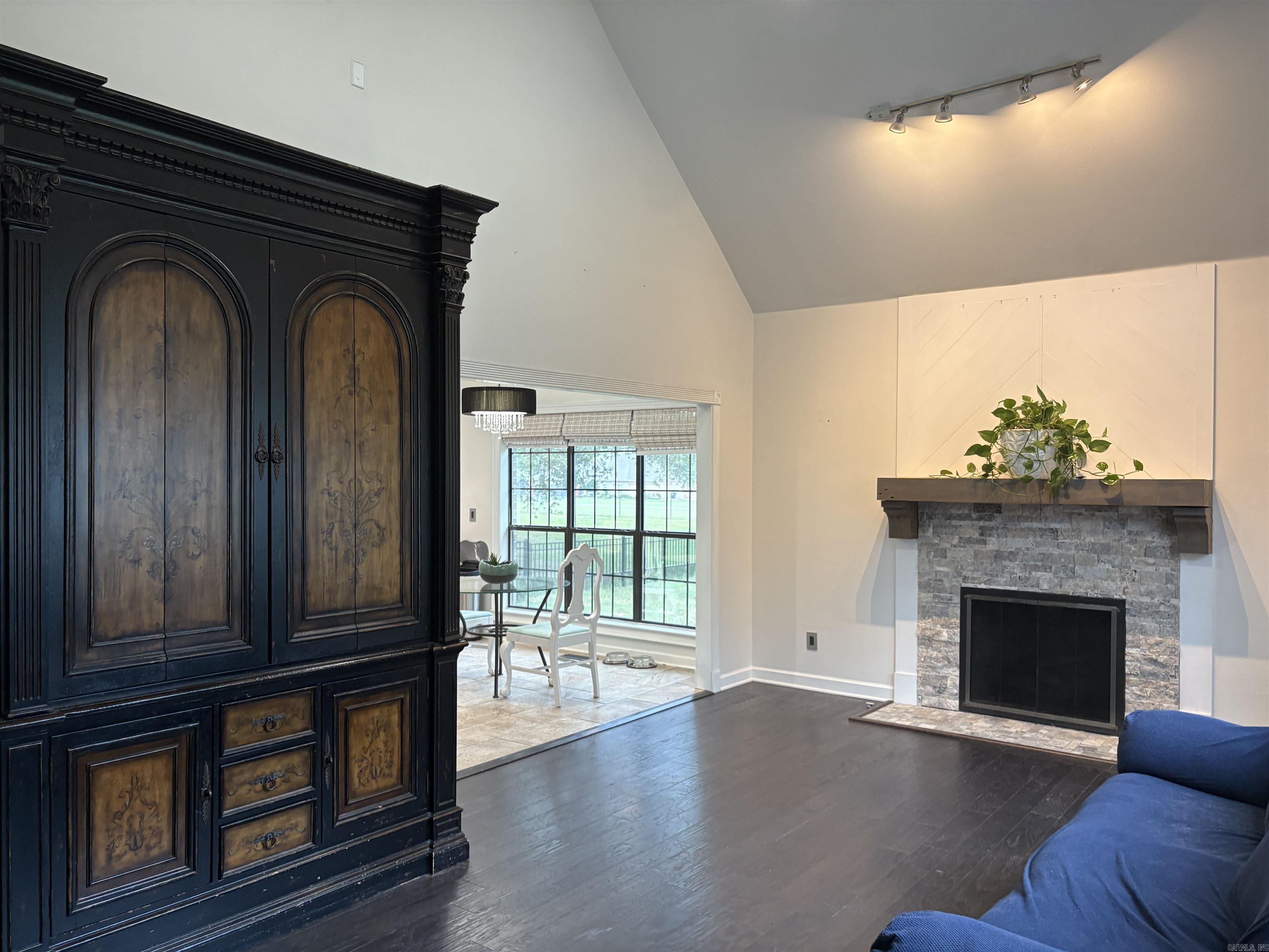 2074 Hickory Creek Circle