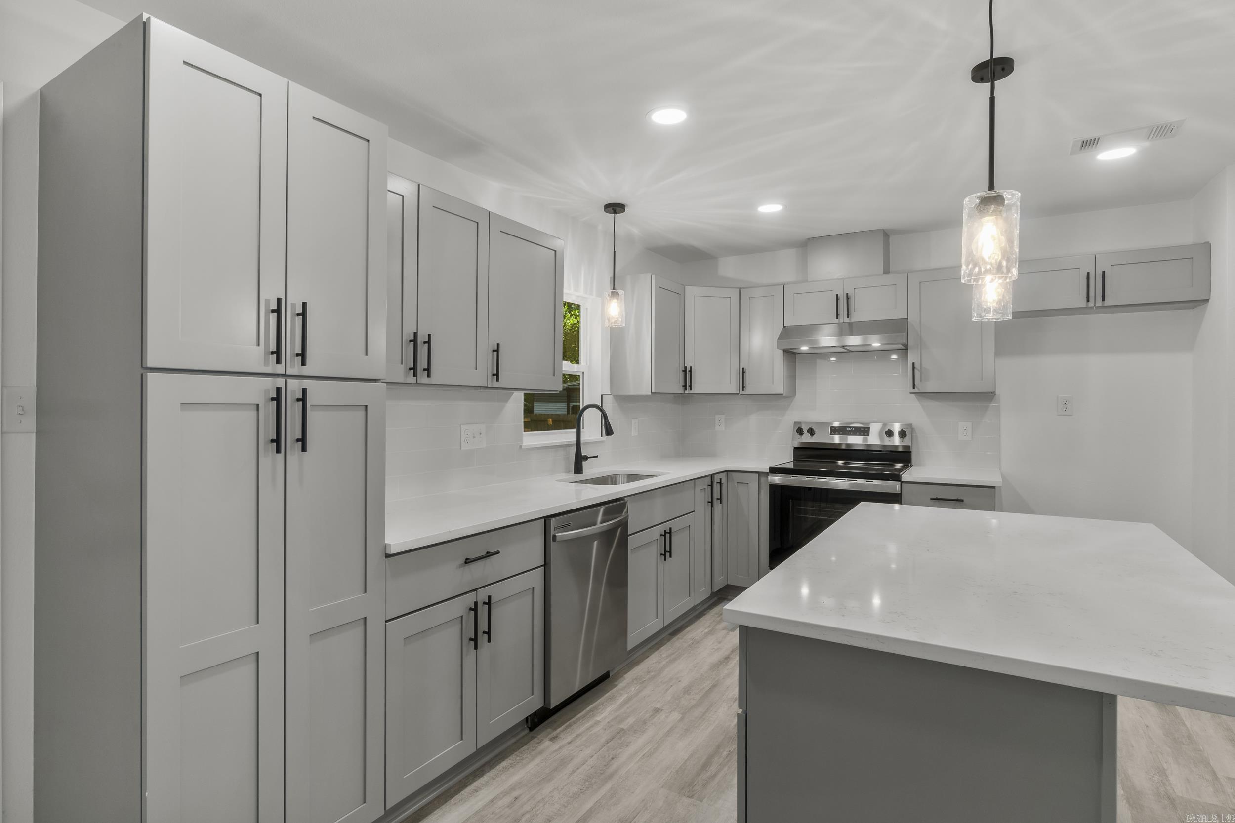 418 W 4th Street