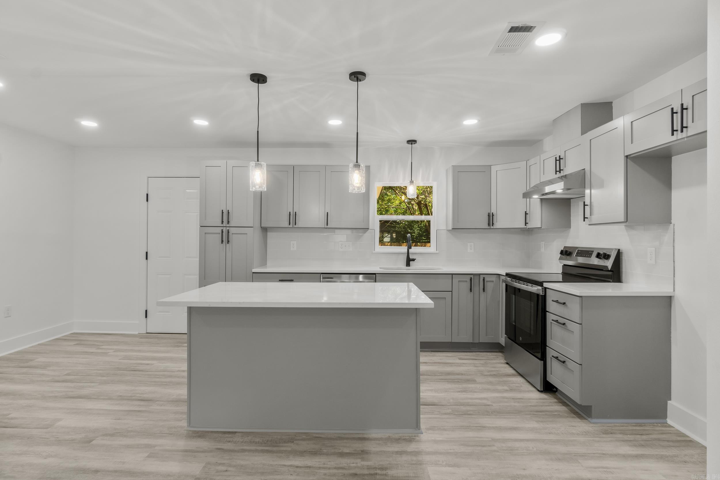 418 W 4th Street