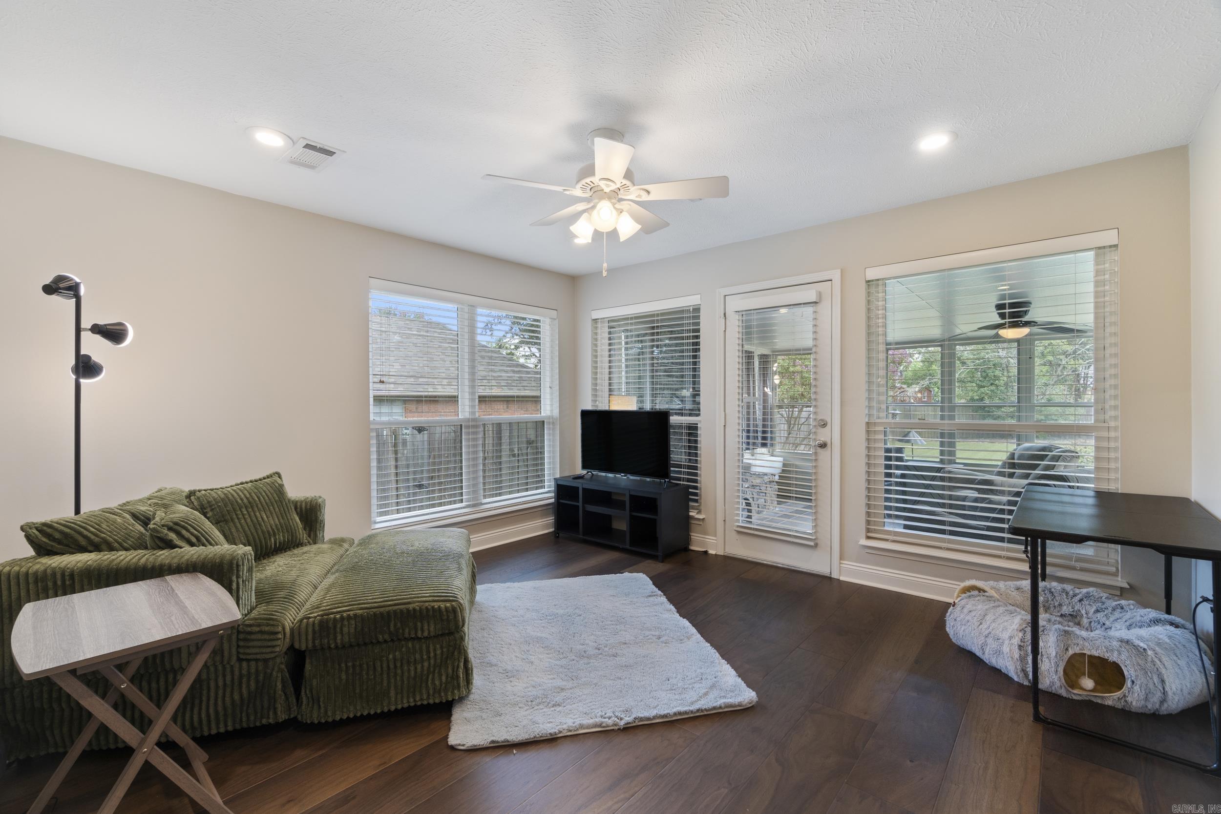 3045 DALLAS LOOP