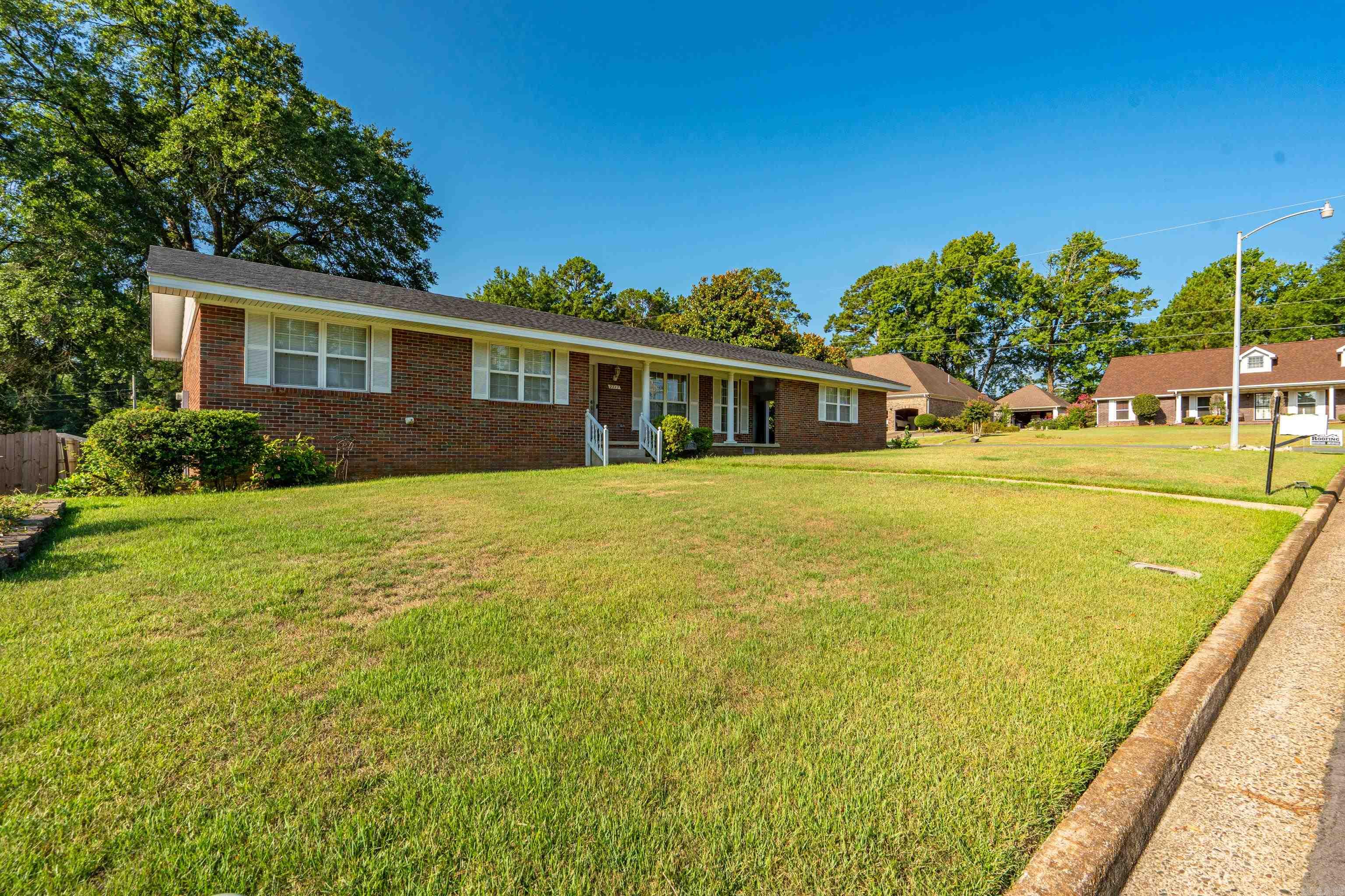 2717 Lynwood Drive