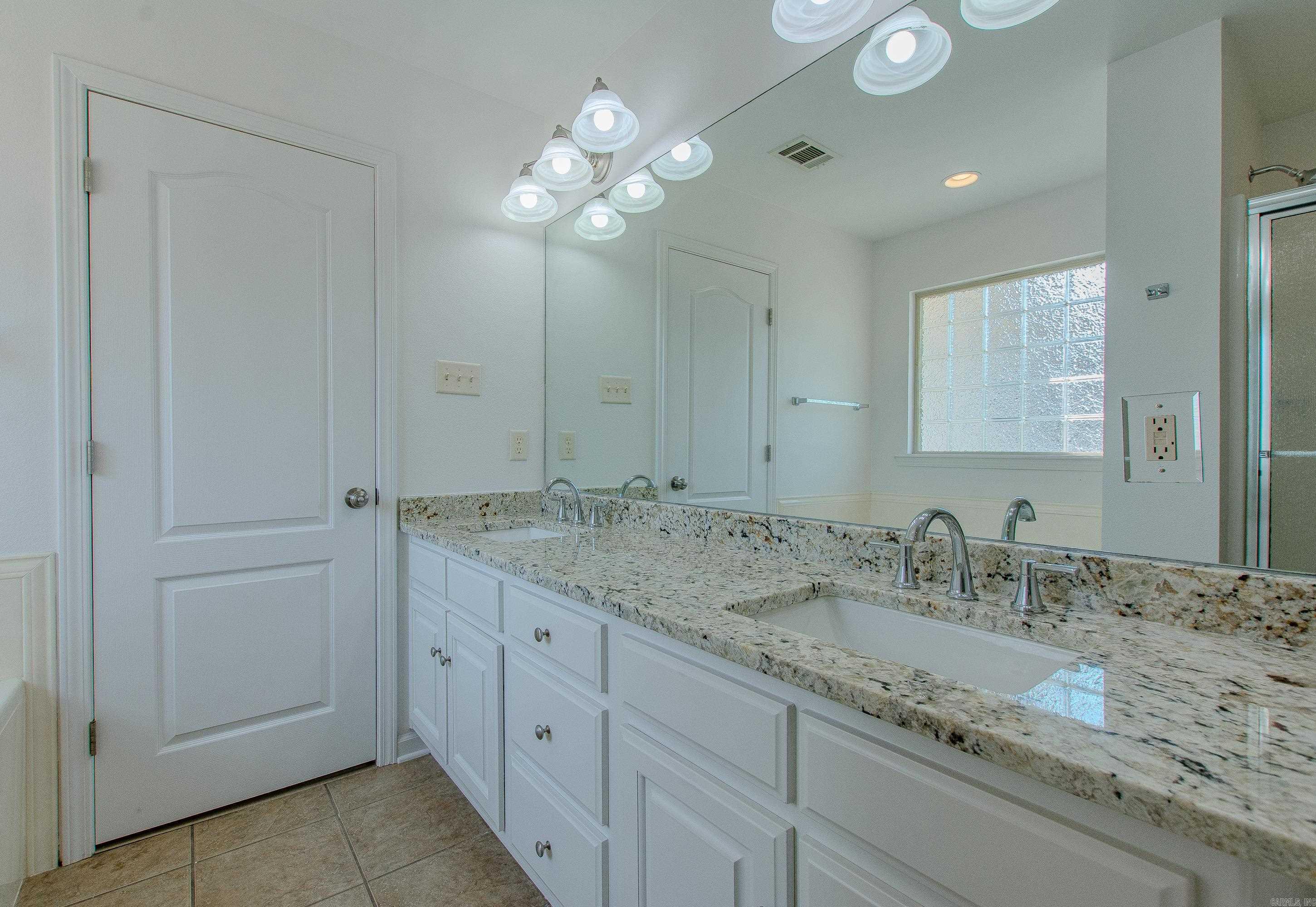 111 Lariat Dr