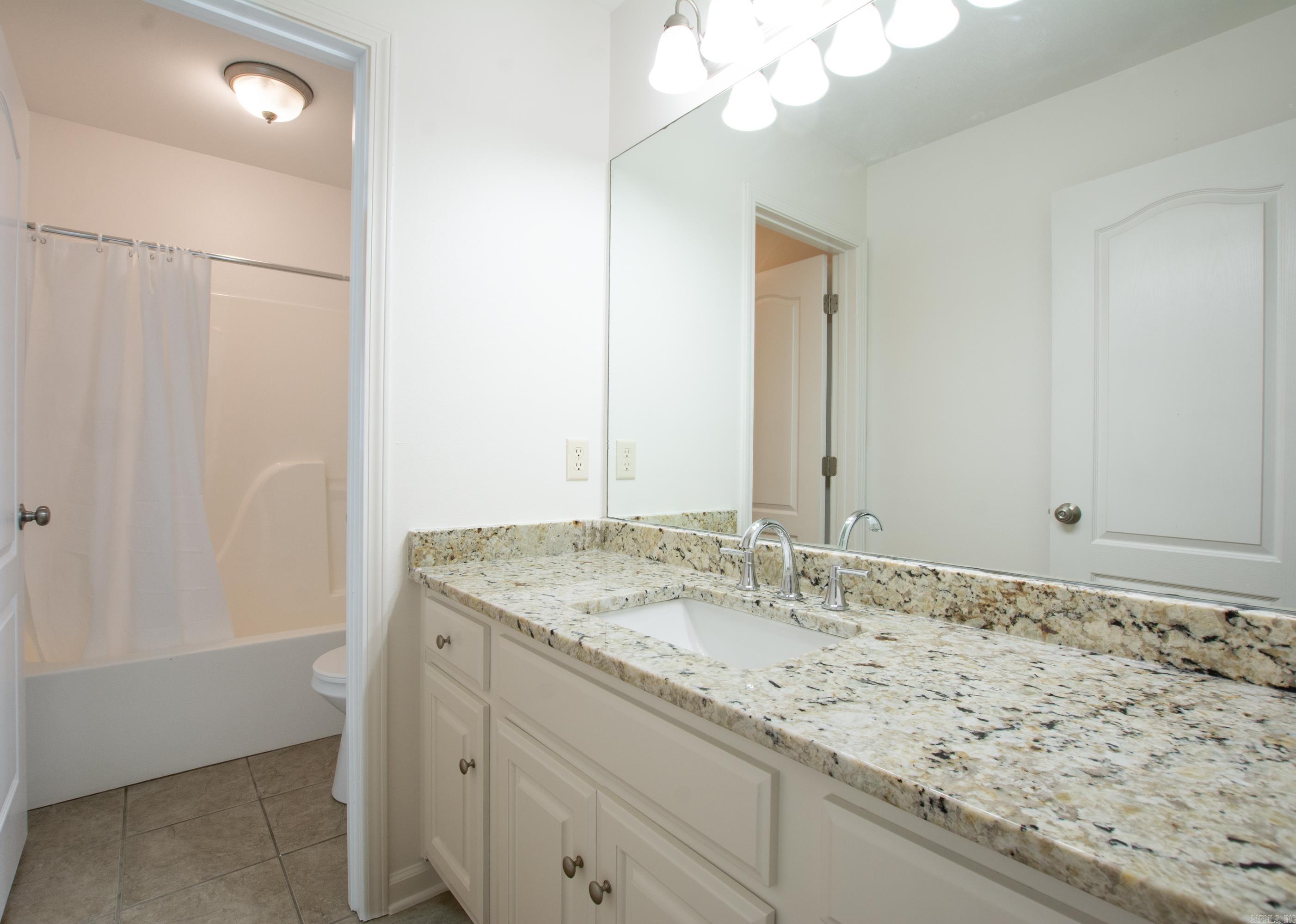 111 Lariat Dr