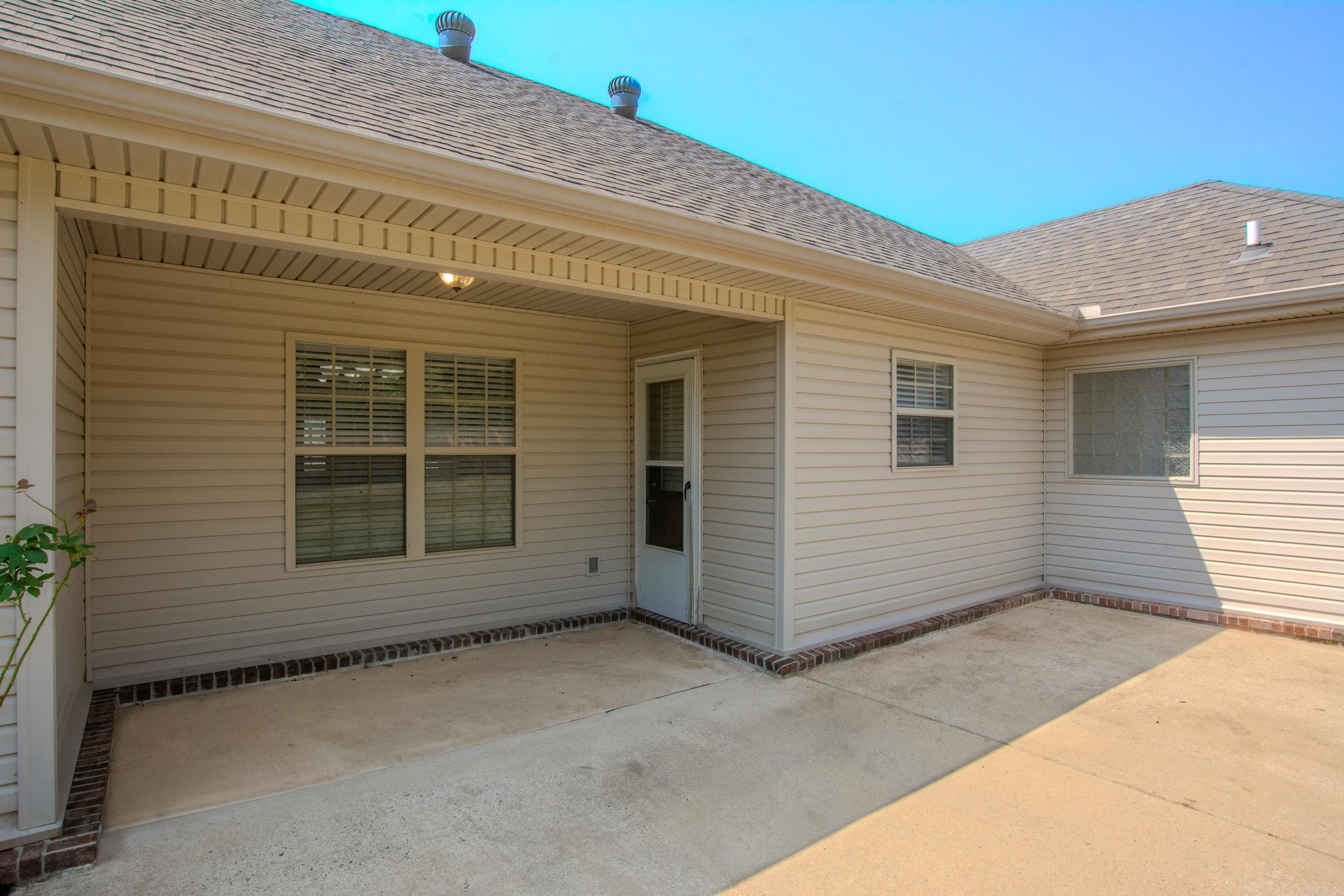 111 Lariat Dr