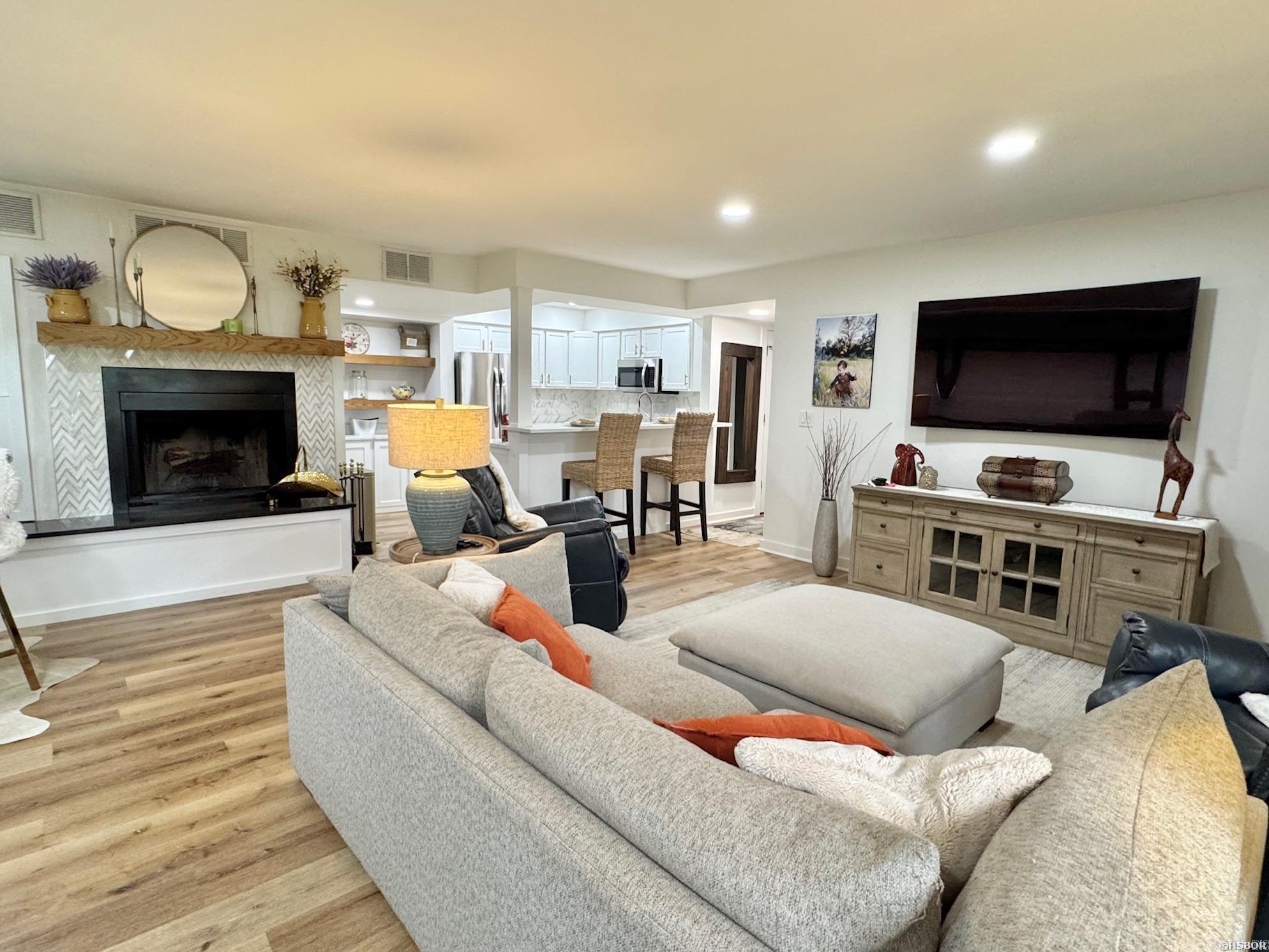 100 Bayou Point Unit: B-1