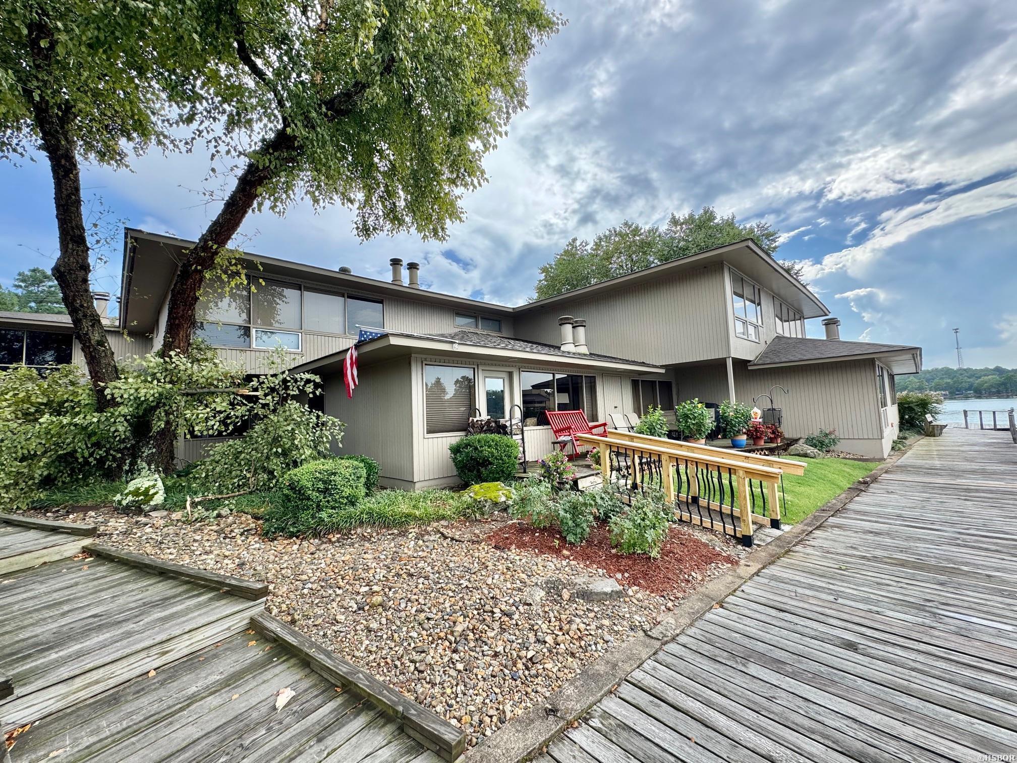 100 Bayou Point Unit: B-1