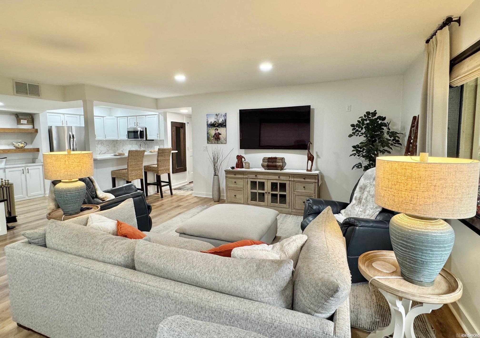 100 Bayou Point Unit: B-1