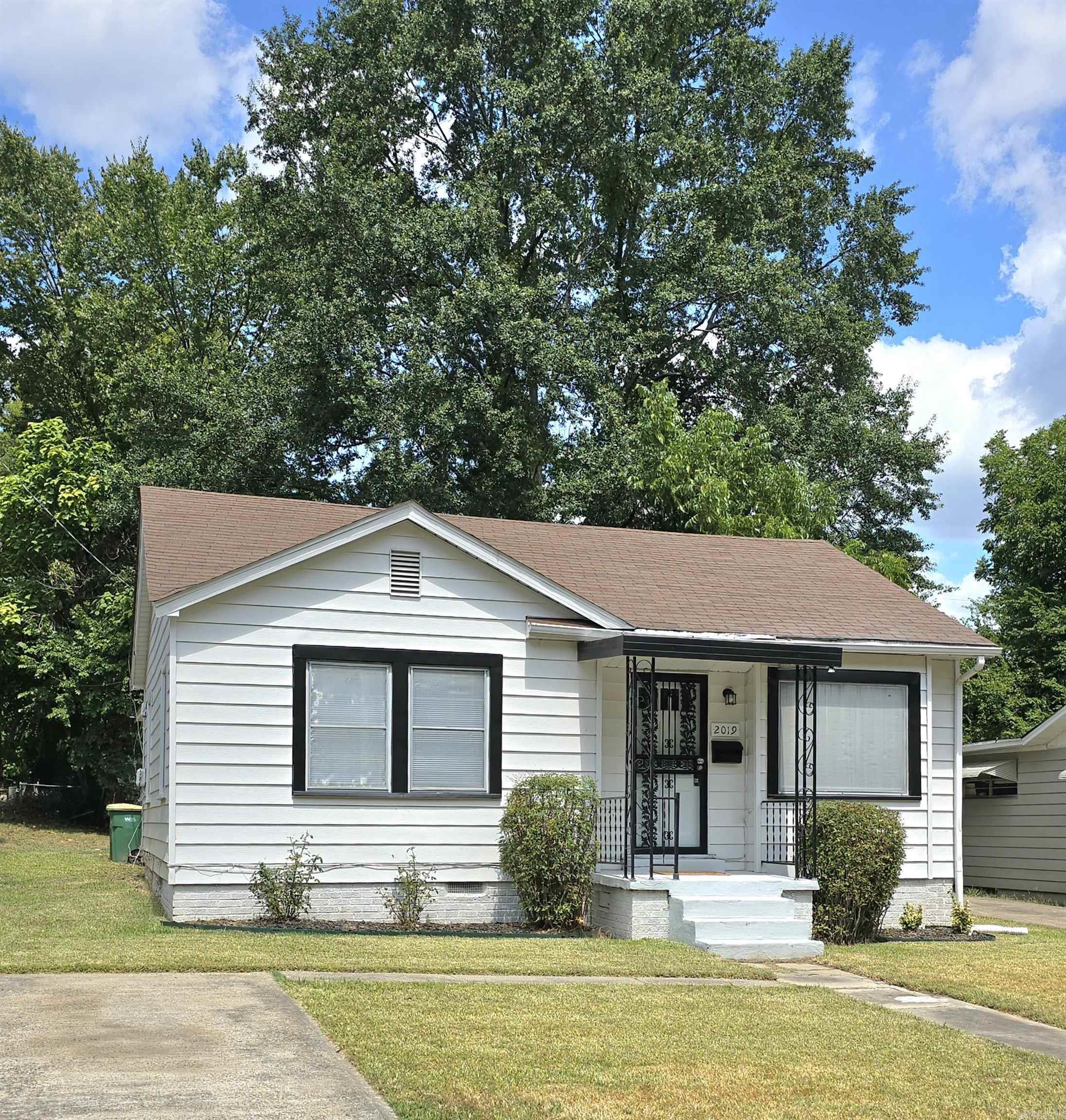 2019 W Short 17Th St