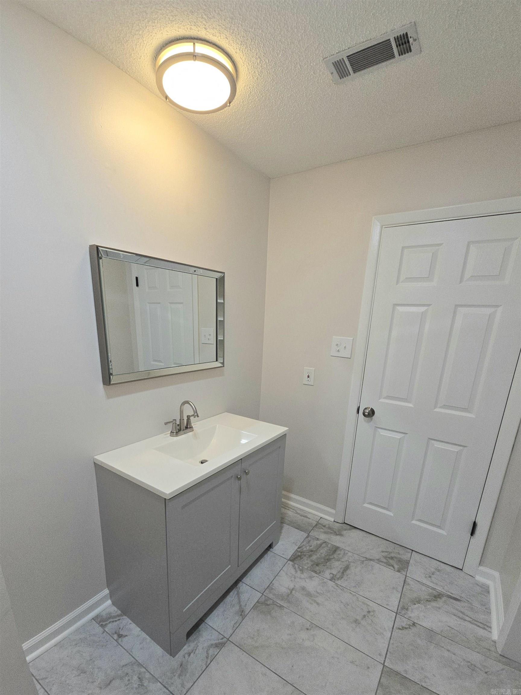 2019 W Short 17Th St