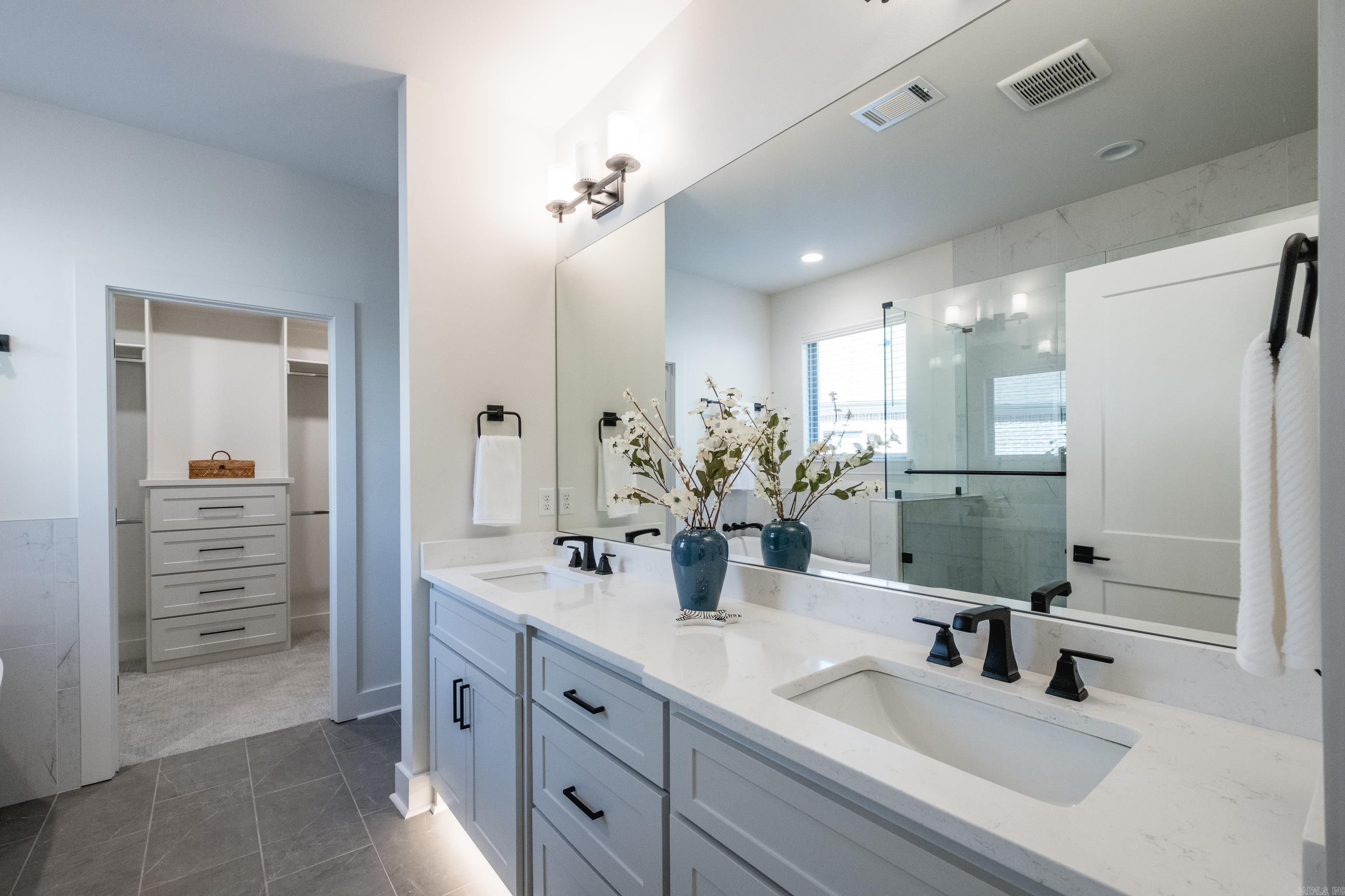 35 Belles Fleurs Circle