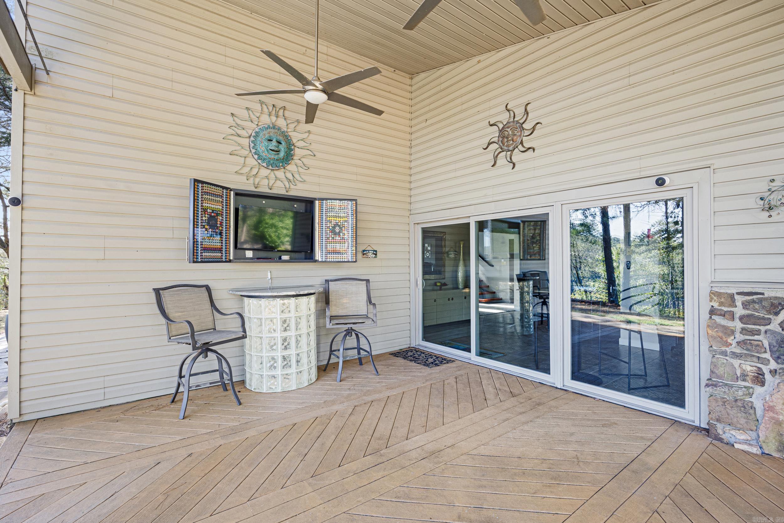 695 Private Road 1715