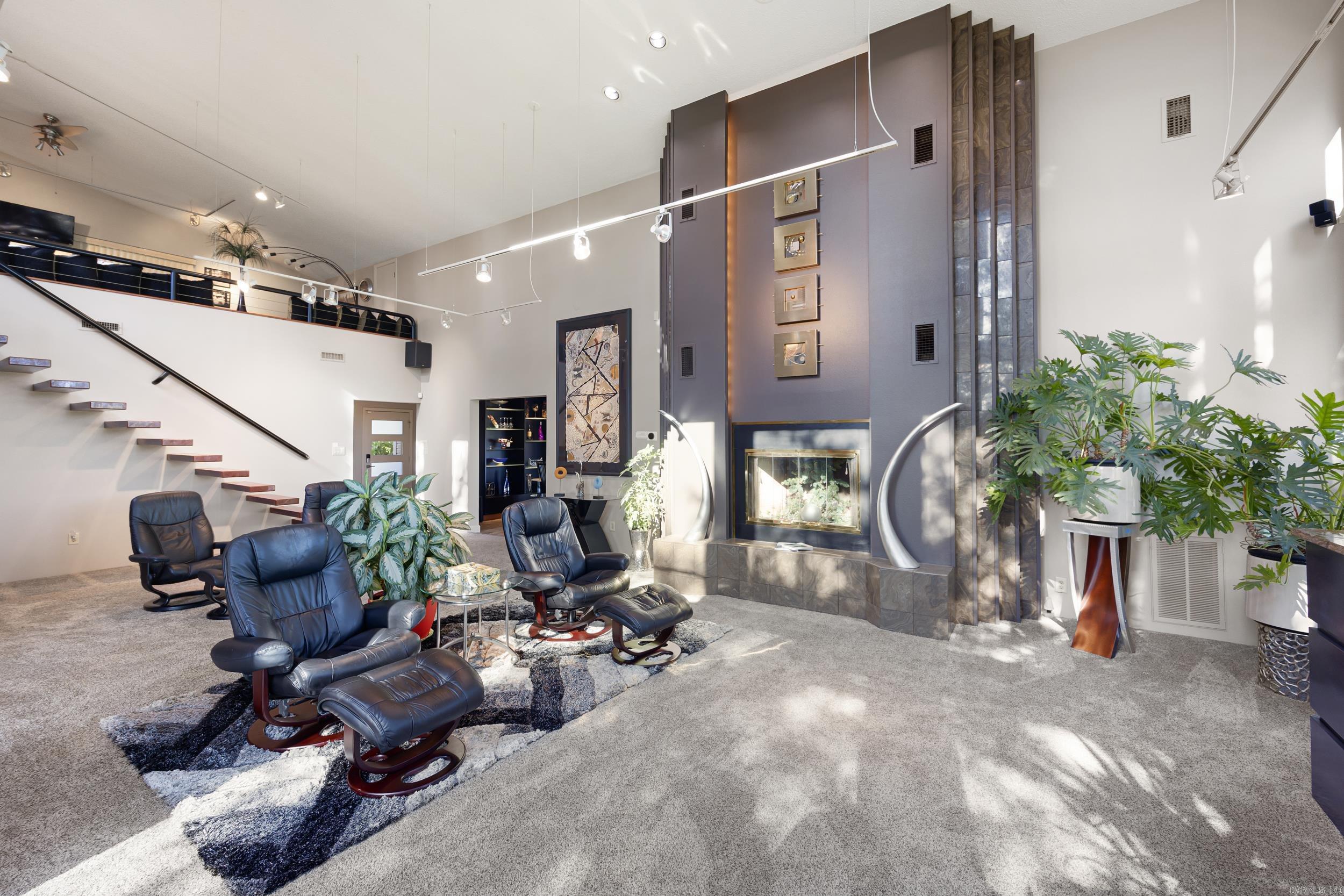 695 Private Road 1715