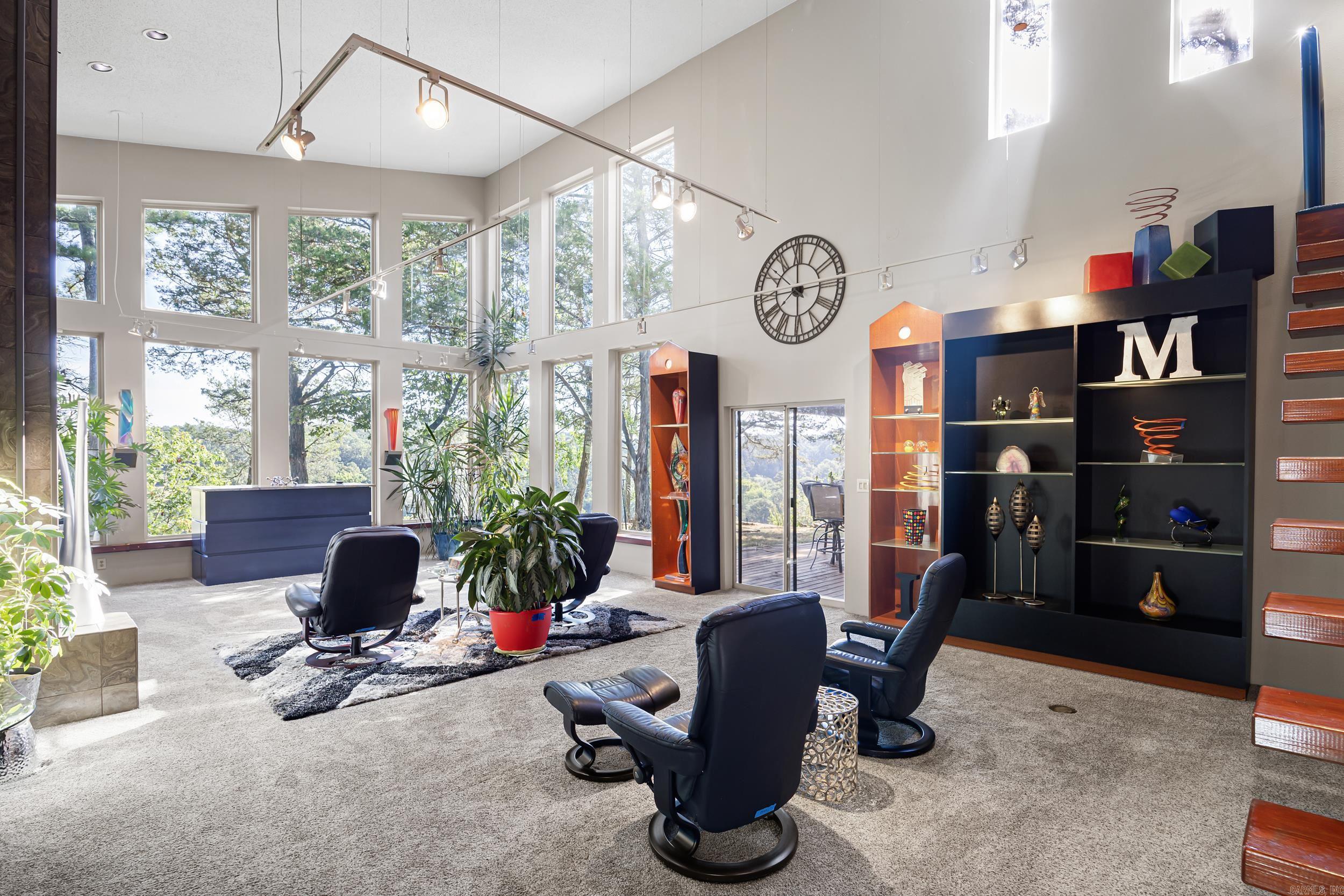 695 Private Road 1715