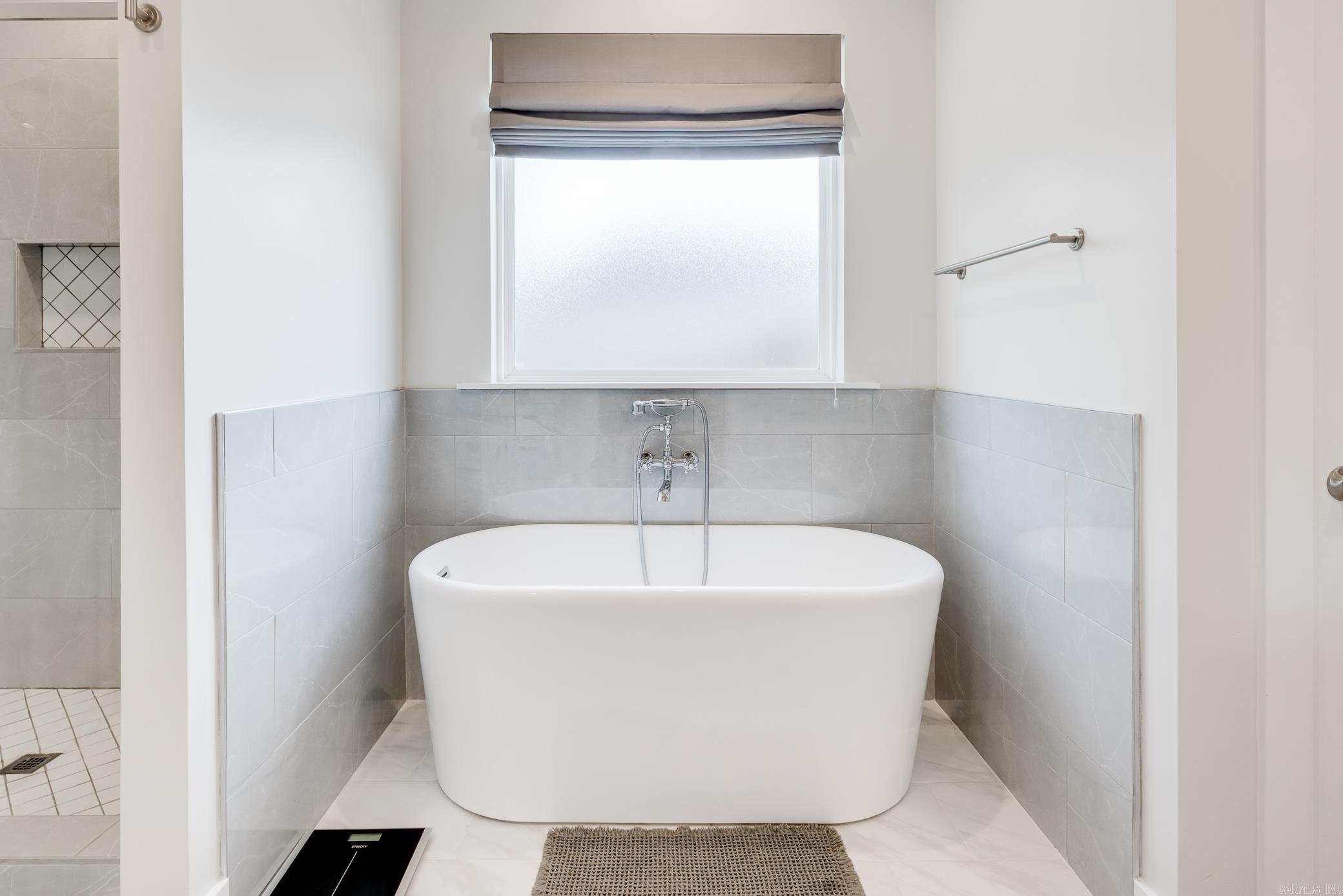 220 E Grandview Heights Drive