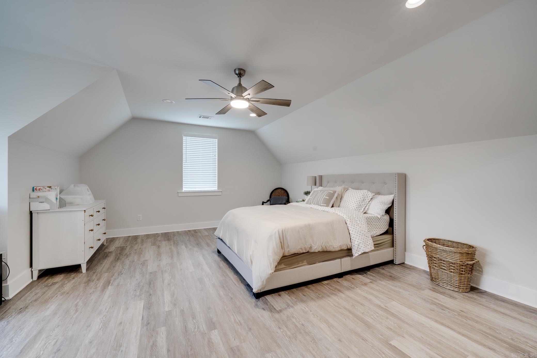 220 E Grandview Heights Drive