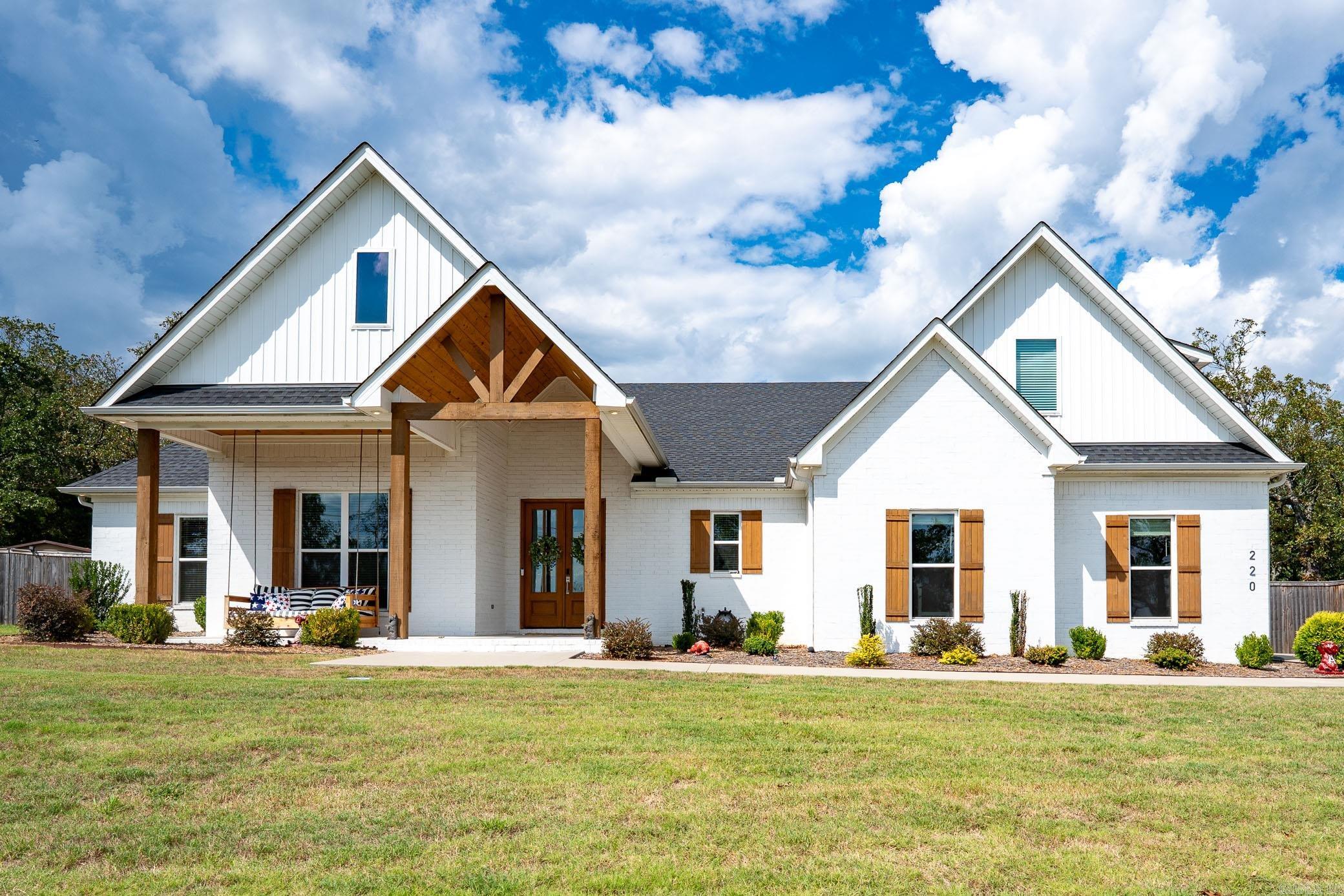 220 E Grandview Heights Drive